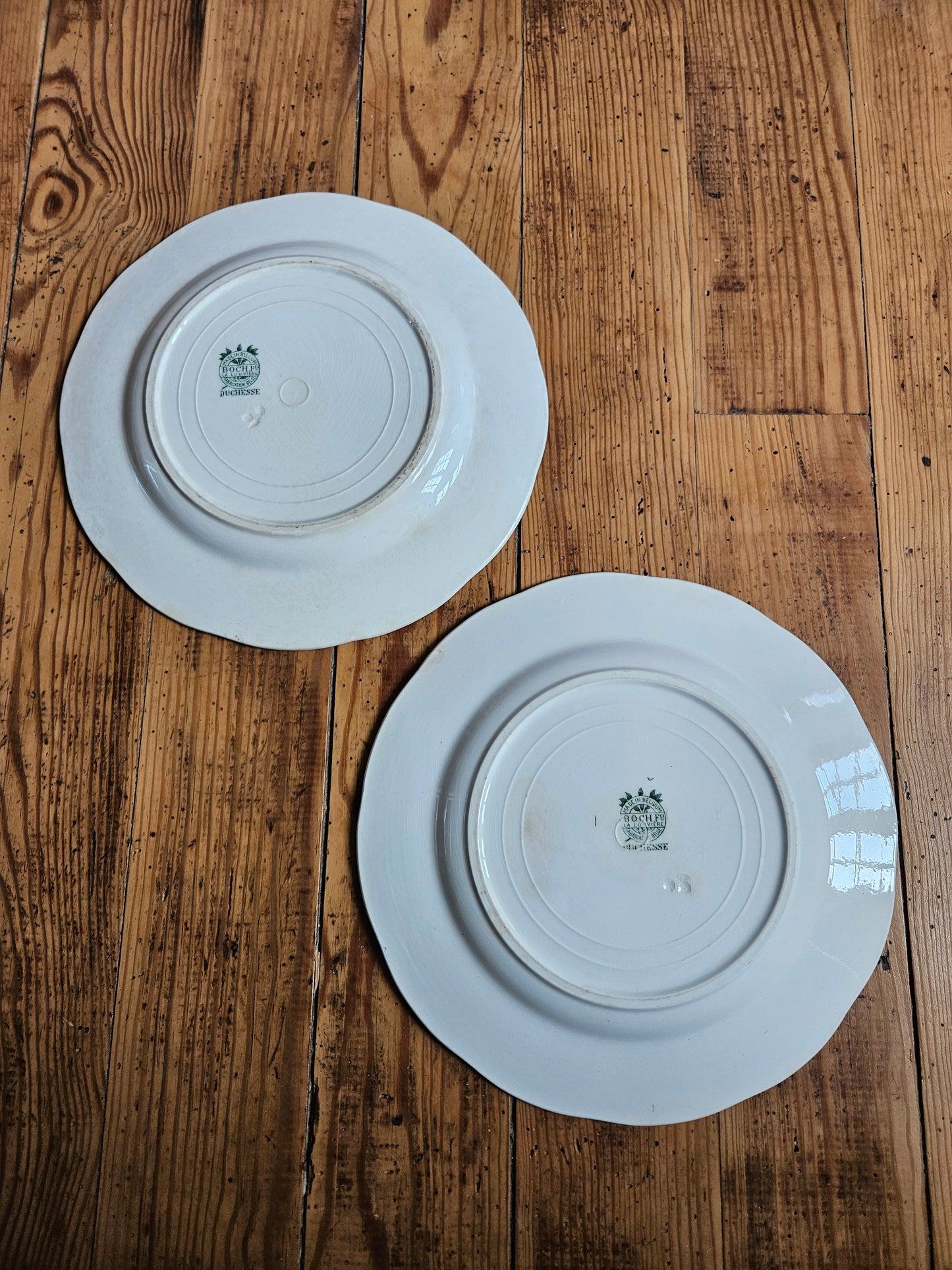 Assiettes plates Boch Frères, Duchesse