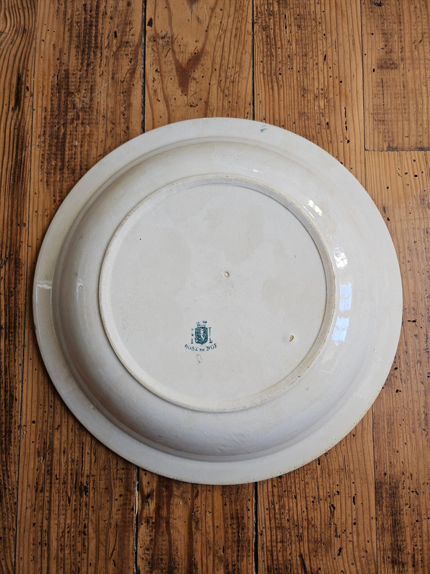 Plat creux Faïencerie de Lyon, Rose de Noël