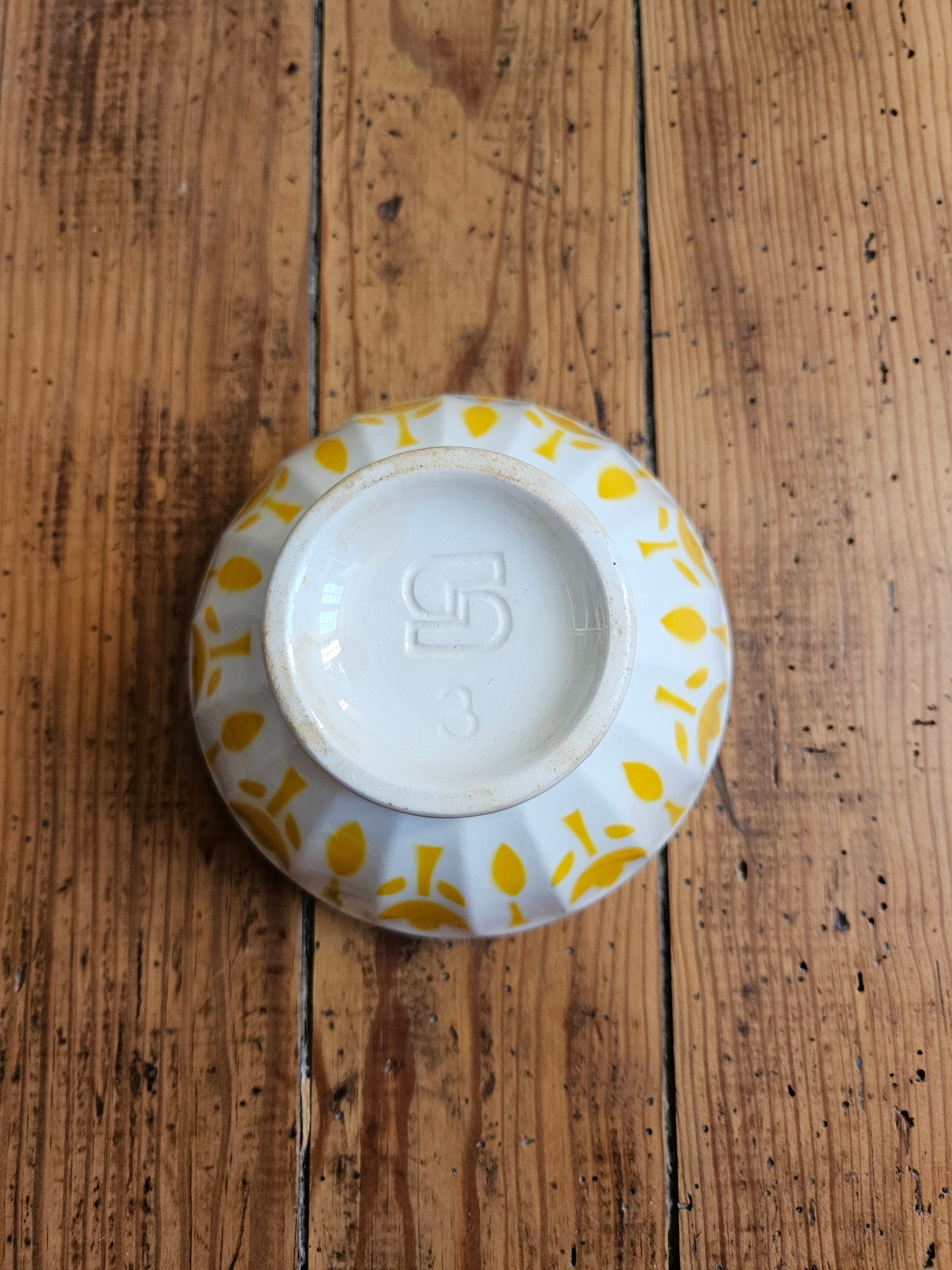 Bol à facettes Sarreguemines, décor jaune