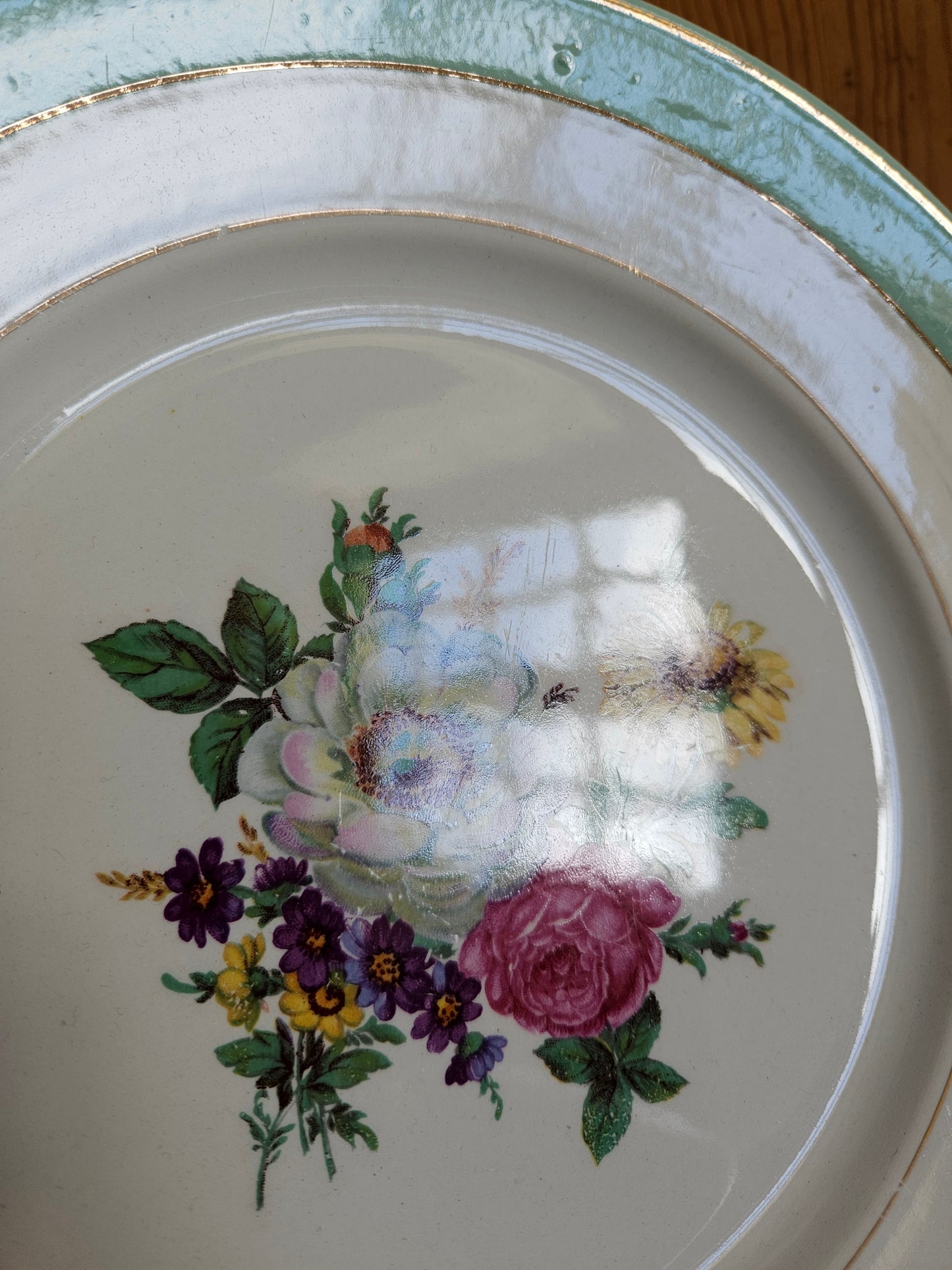 Assiettes plates dépareillées, fleurs / mint