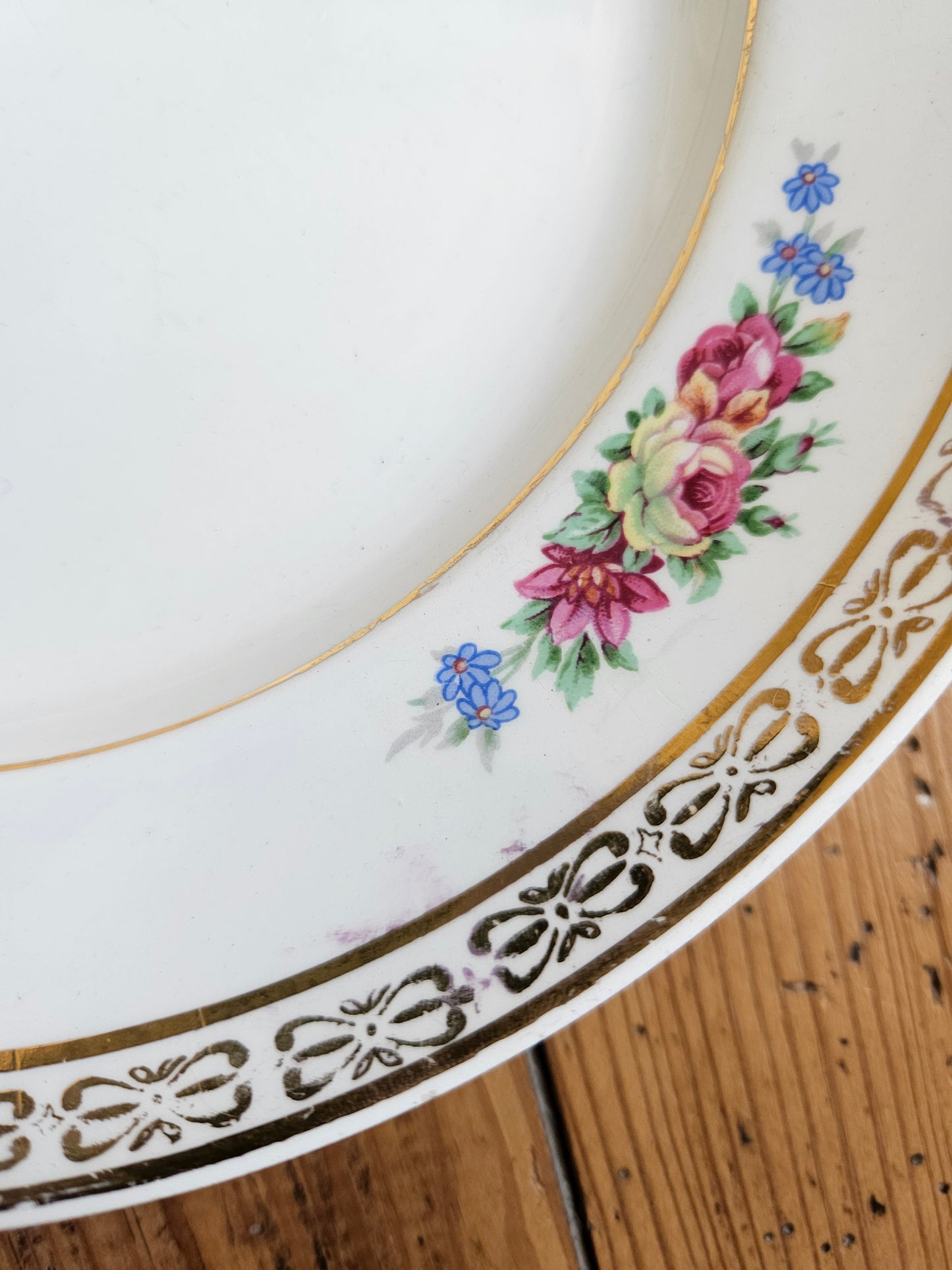 Assiettes plates dépareillées, fleurs / mint