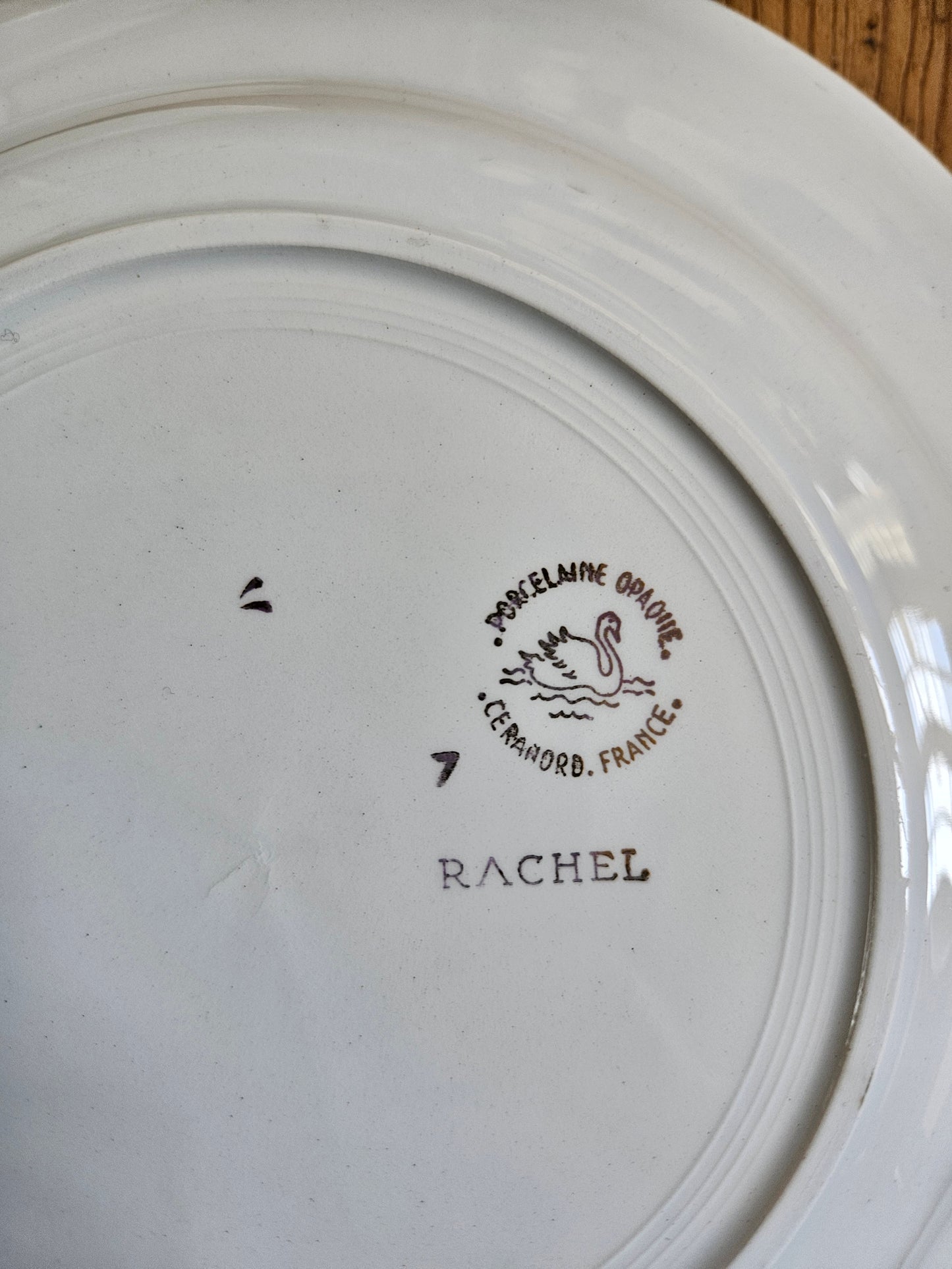 Assiettes plates dépareillées, fleurs / mint