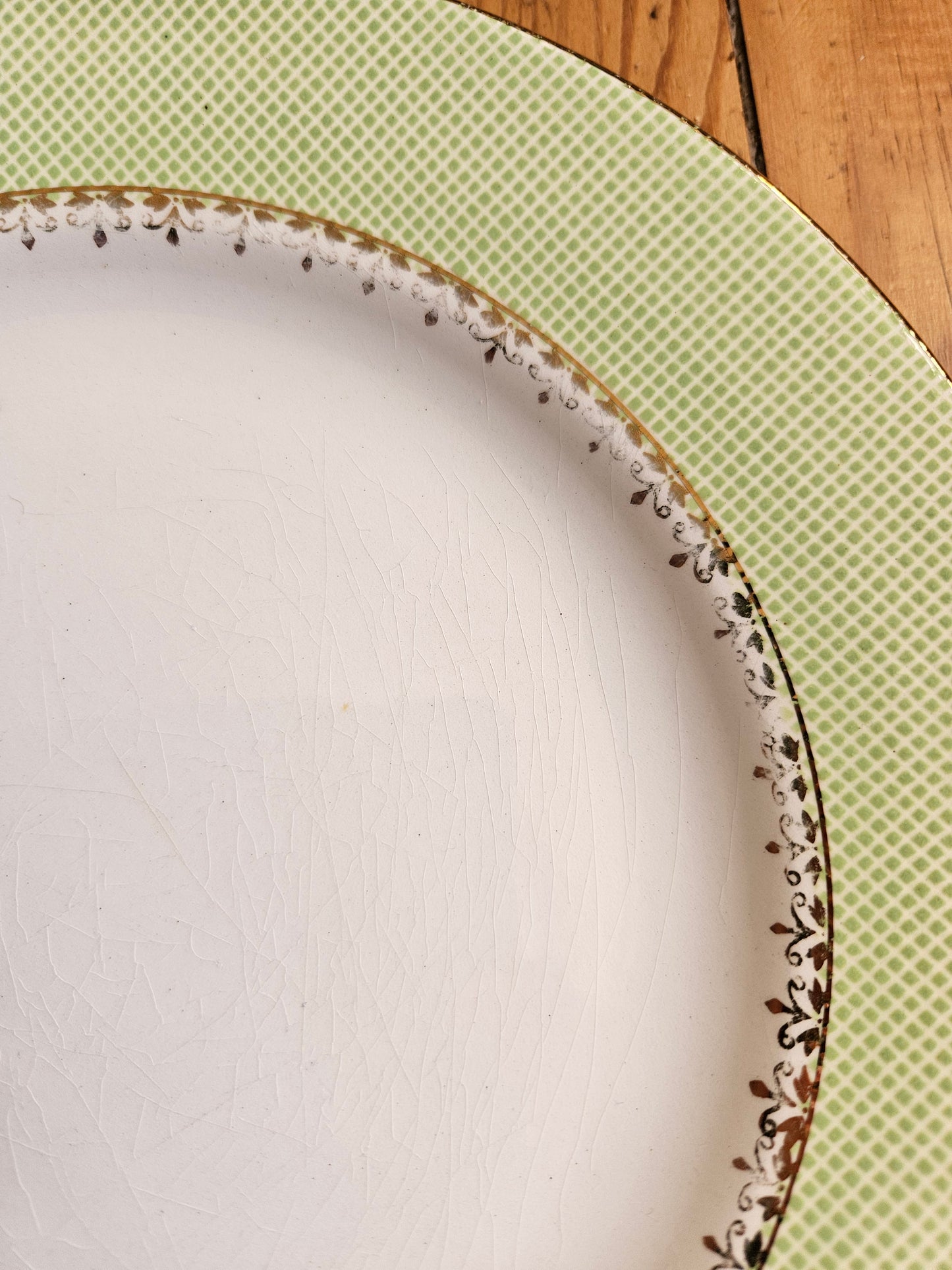 Assiettes plates dépareillées, vert pomme / jaune / fleurs