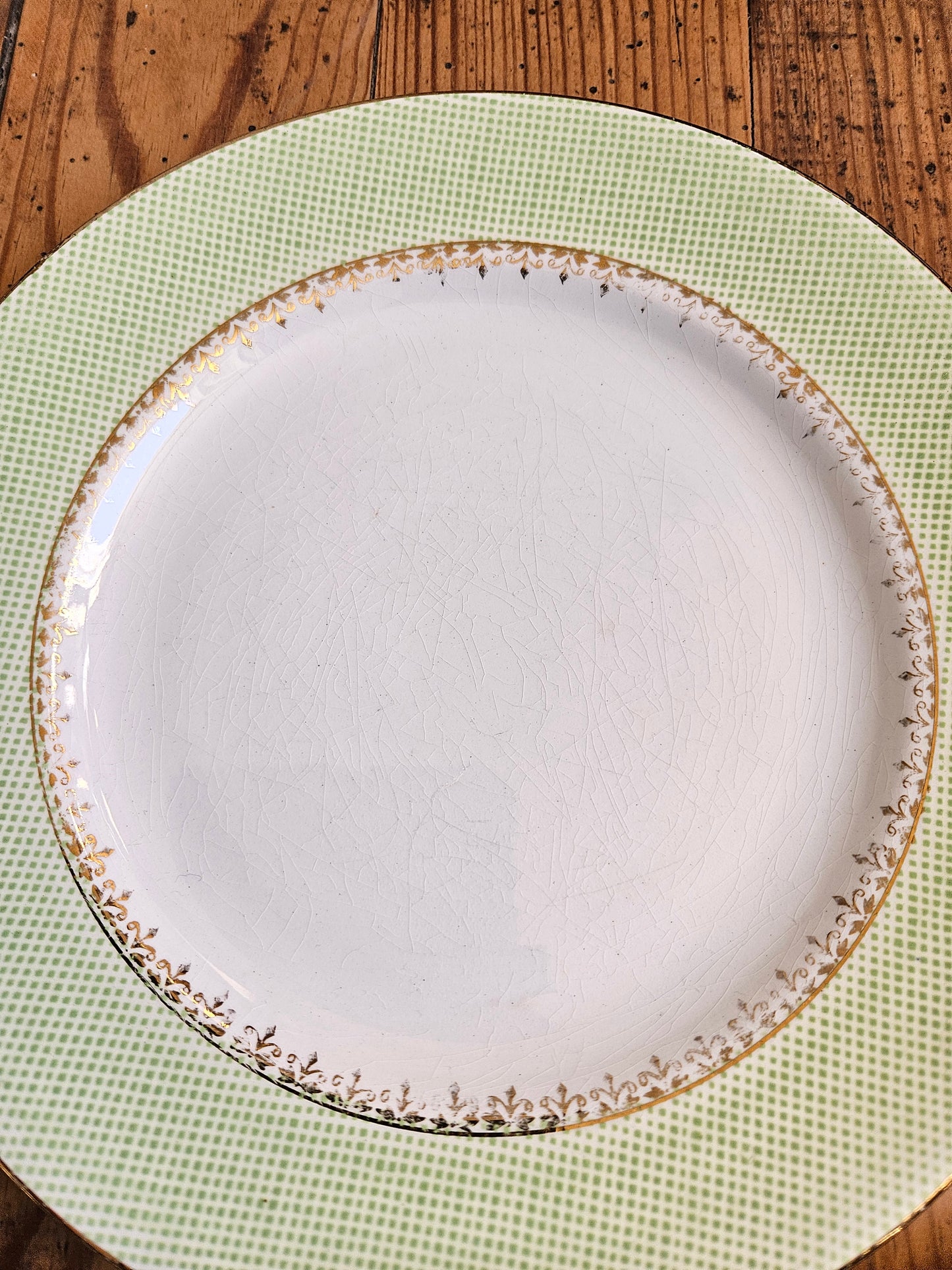 Assiettes plates dépareillées, vert pomme / jaune / fleurs
