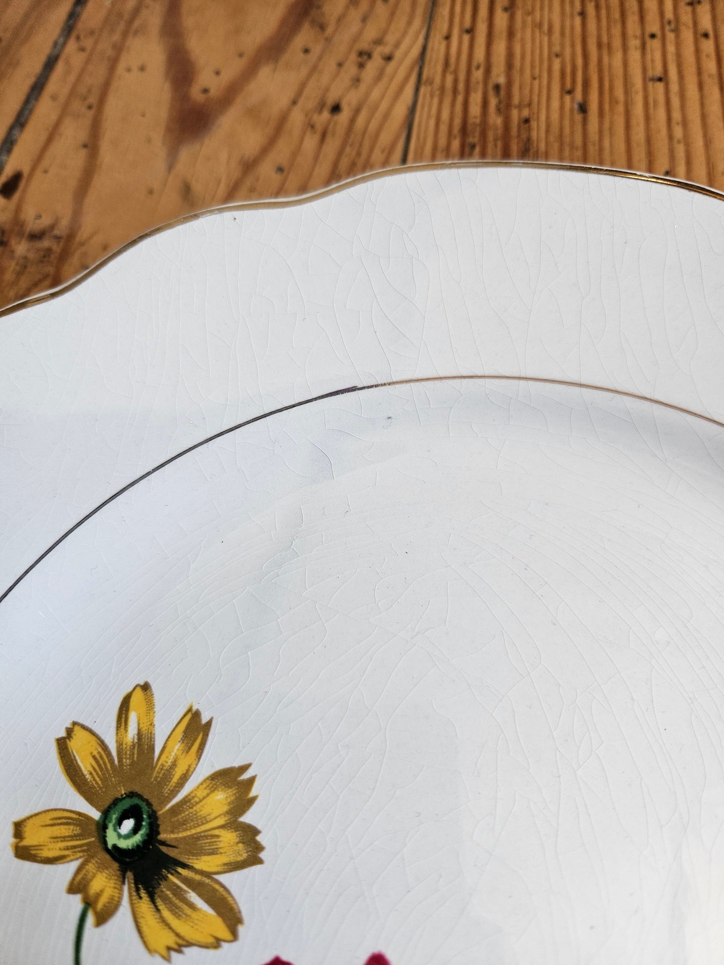 Assiettes plates dépareillées, vert pomme / jaune / fleurs