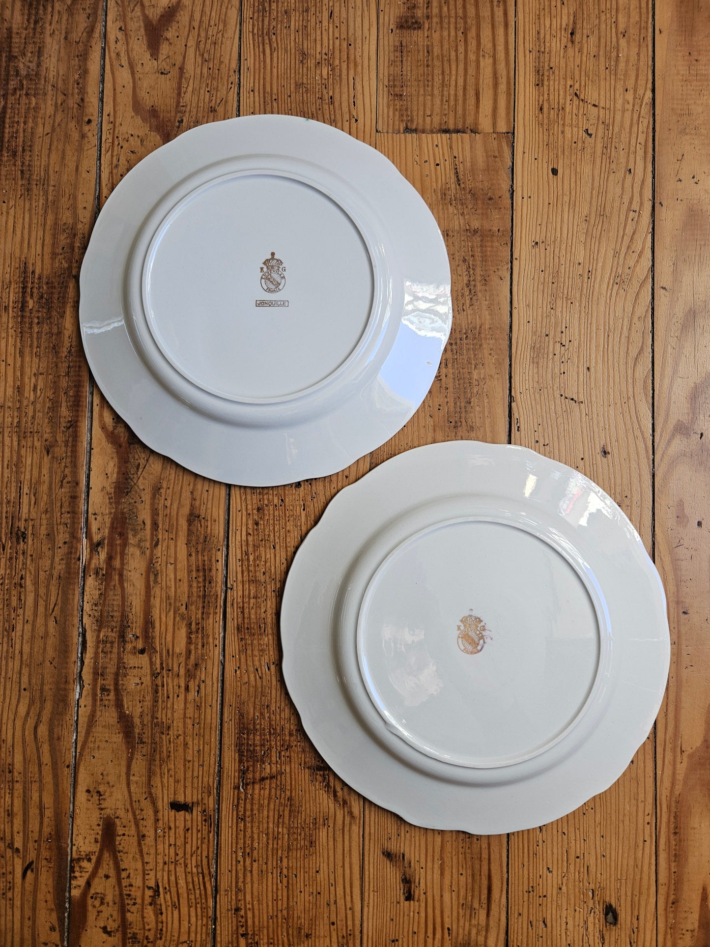 Assiettes plates dépareillées, vert pomme / jaune / fleurs
