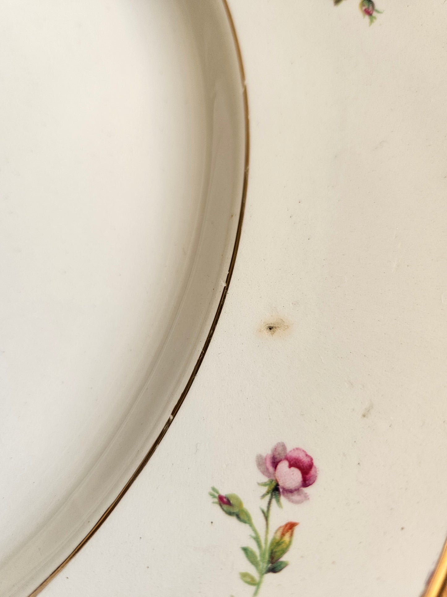 Plat rond fleuri L’Amandinoise
