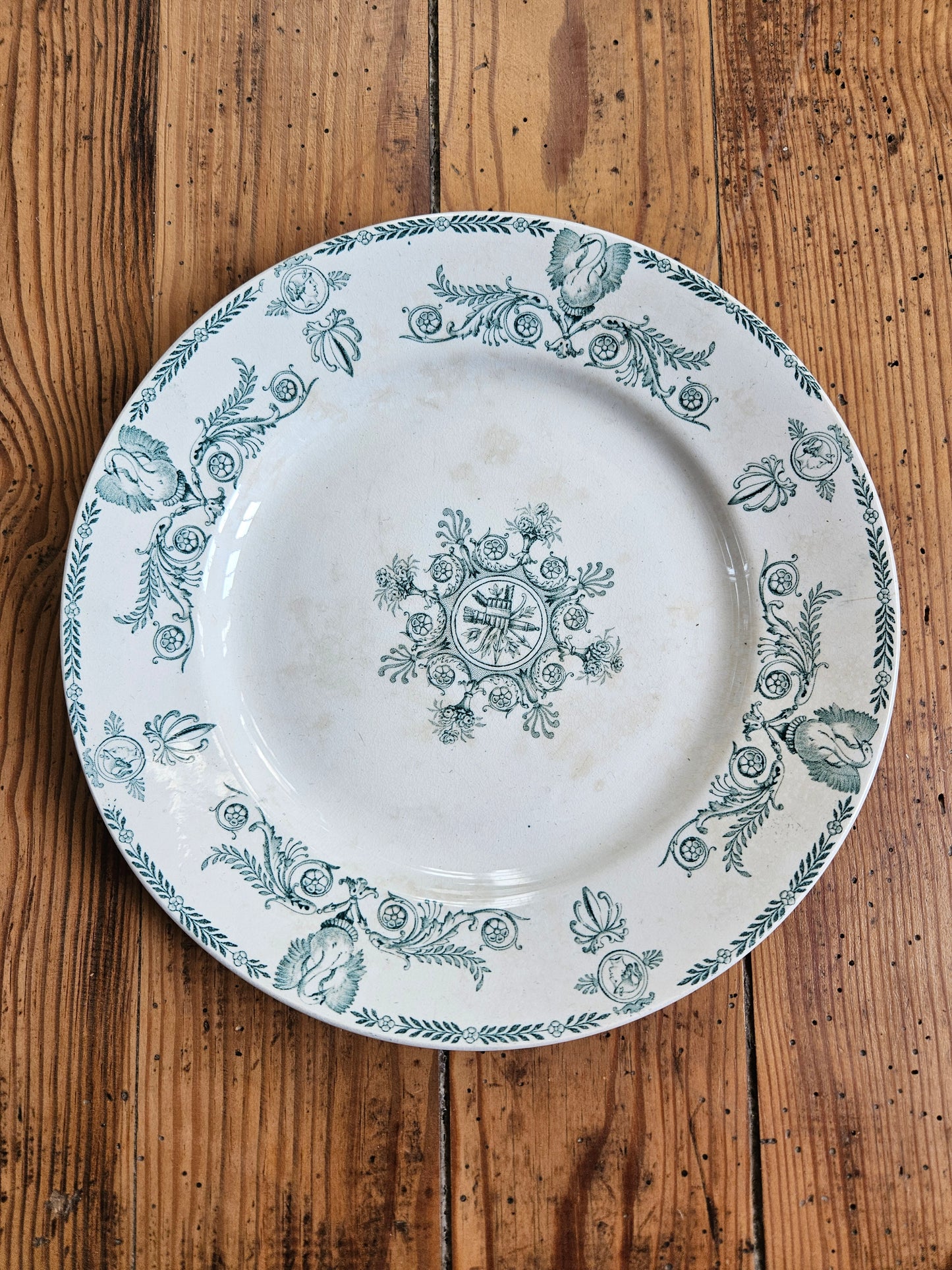 Duo d’assiettes plates dépareillées vertes