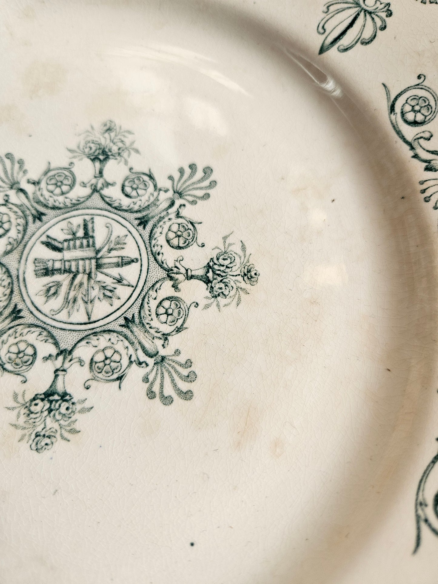 Duo d’assiettes plates dépareillées vertes