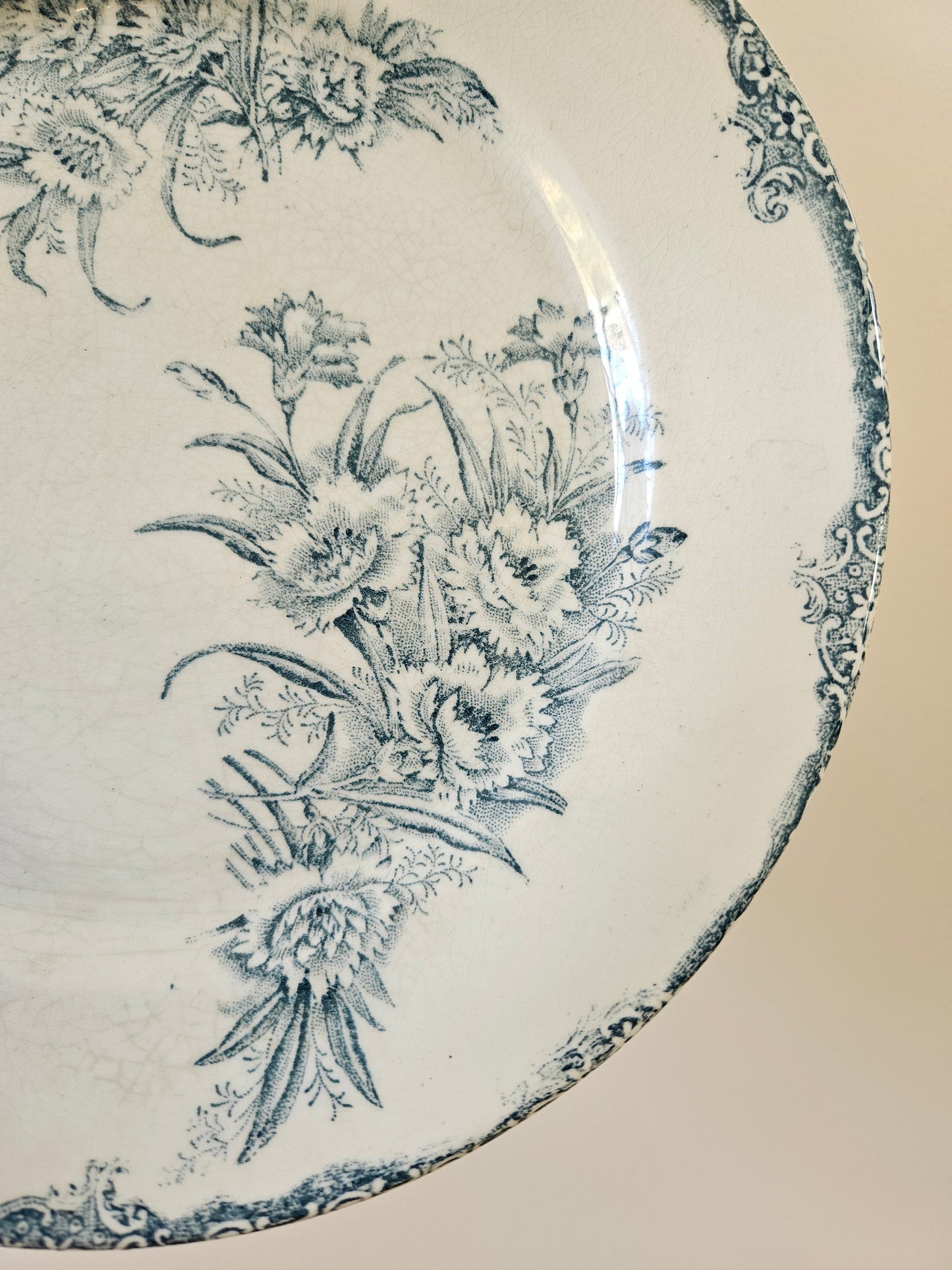 Assiette plate Clairefontaine, Œillets