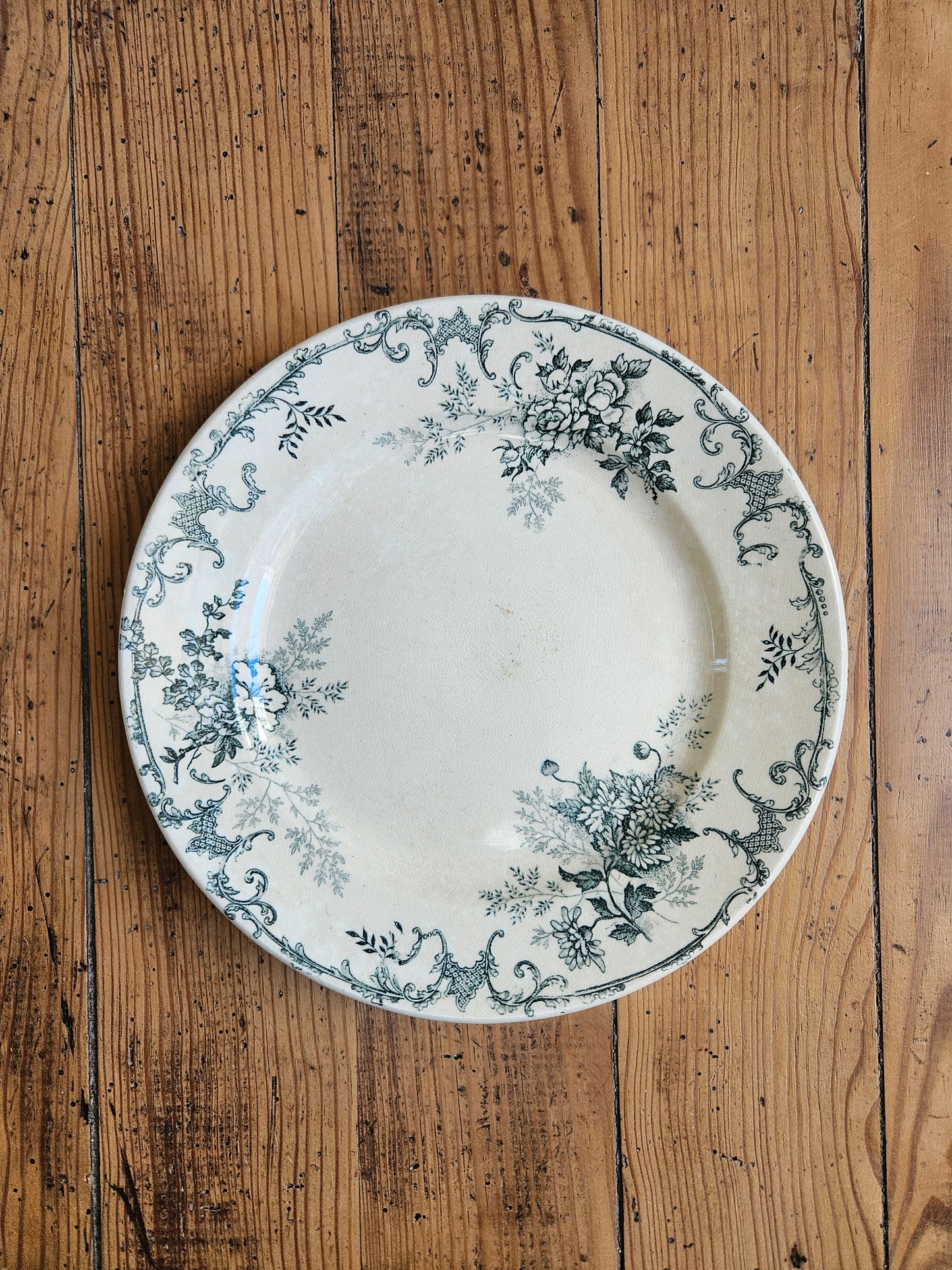 Assiette plate H.C
