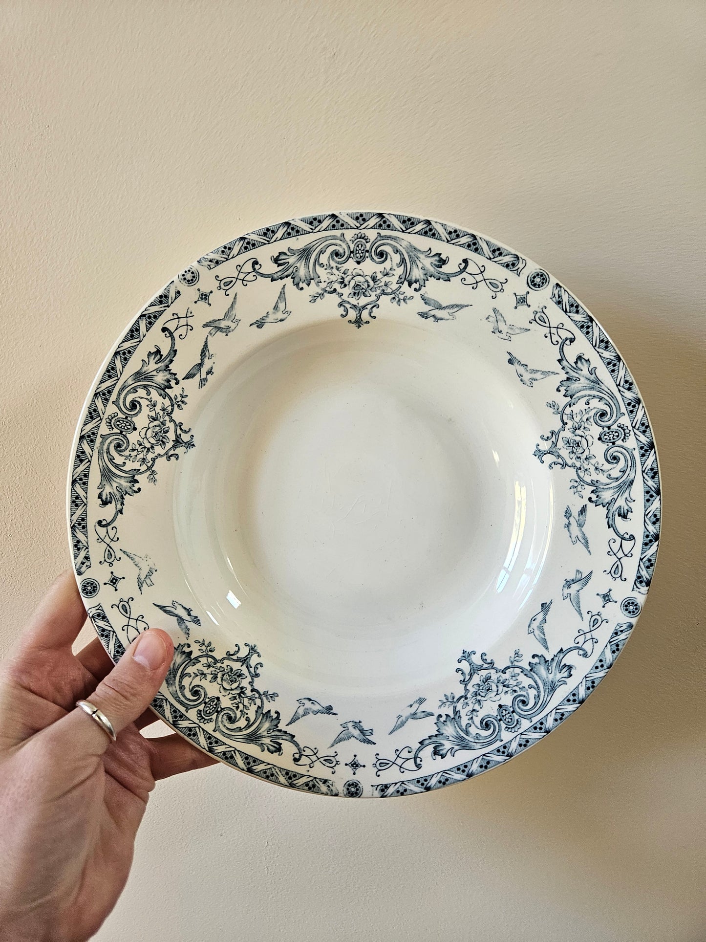 Assiettes creuses K&G Lunéville, Colombes