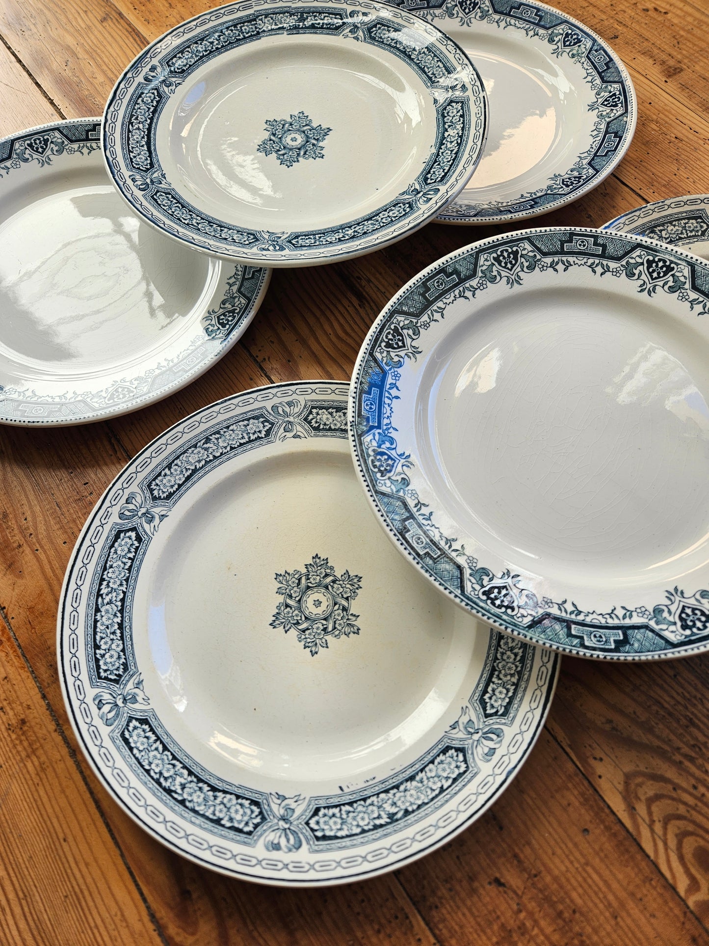 Assiettes plates dépareillées, Maroc & Anglais