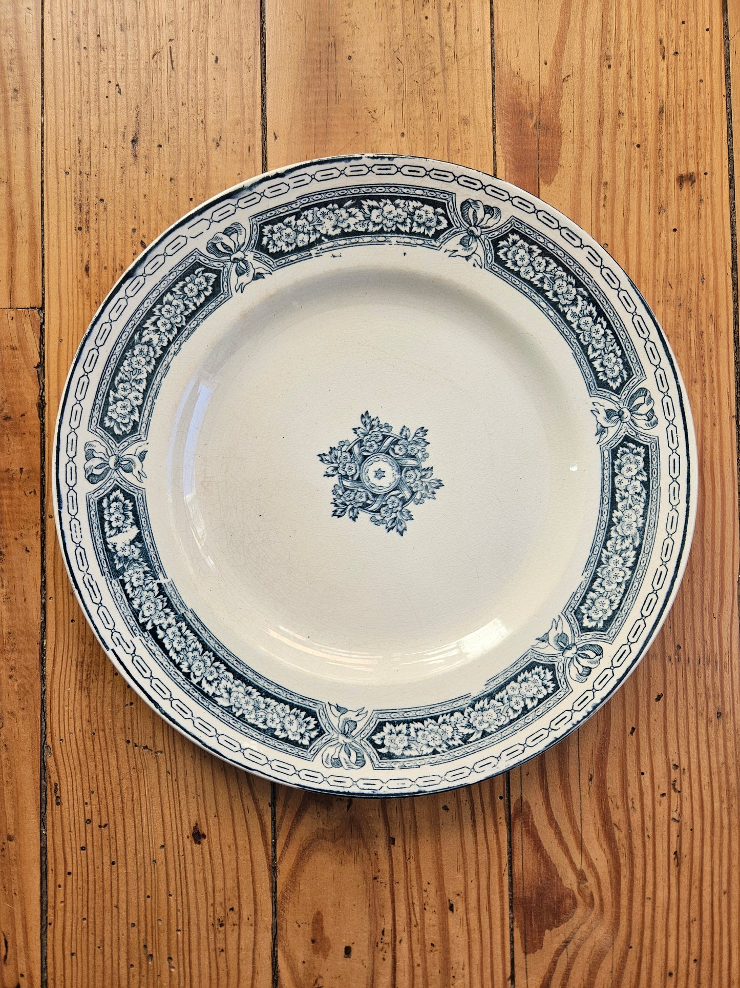 Assiettes plates dépareillées, Maroc & Anglais