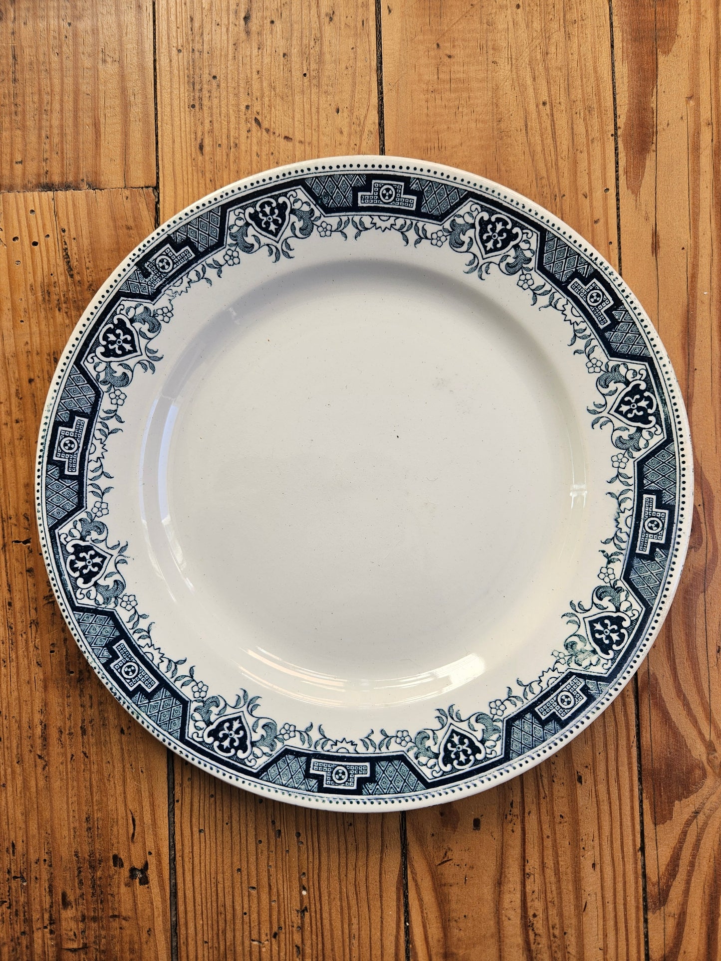 Assiettes plates dépareillées, Maroc & Anglais