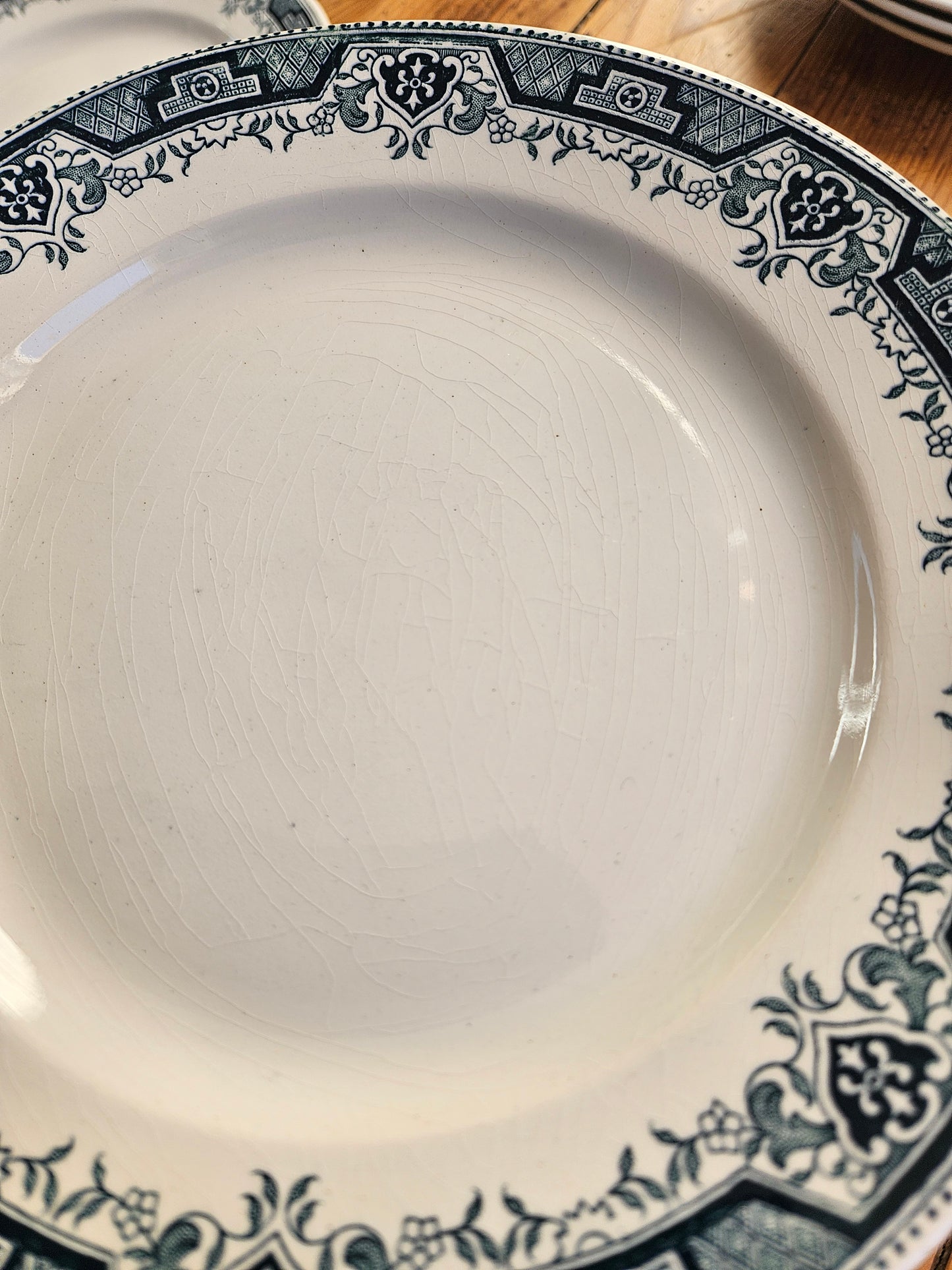 Assiettes plates dépareillées, Maroc & Anglais