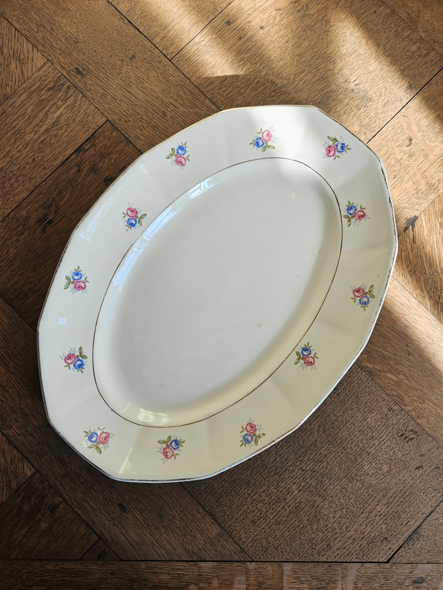 Plat ovale Digoin à petites fleurs