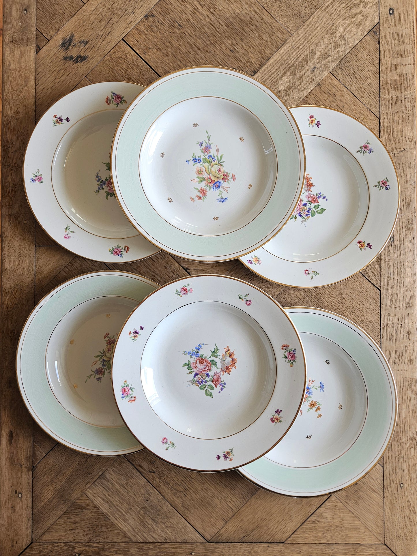 Assiettes creuses dépareillées L’Amandinoise, vert mint & fleurs