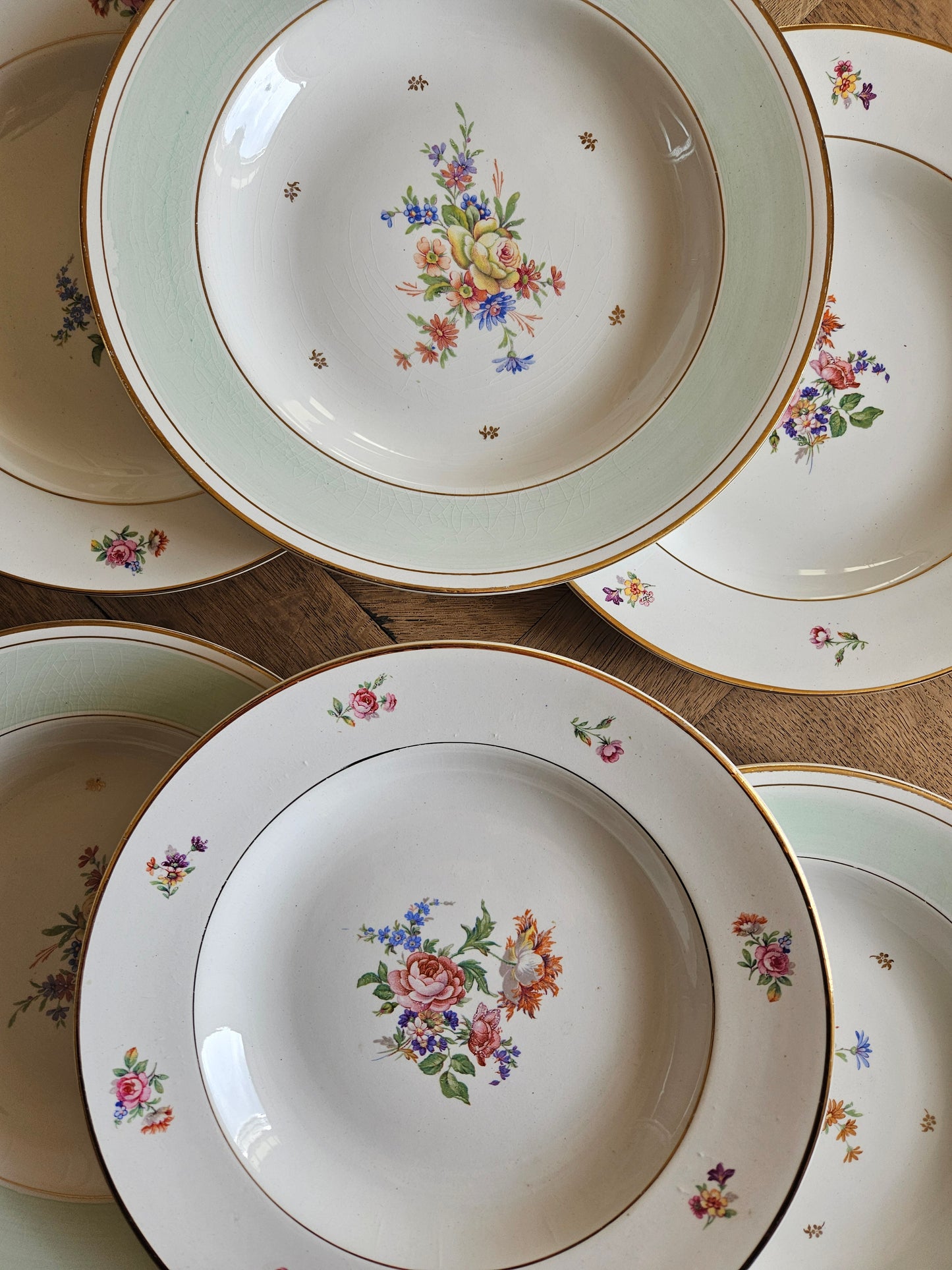 Assiettes creuses dépareillées L’Amandinoise, vert mint & fleurs