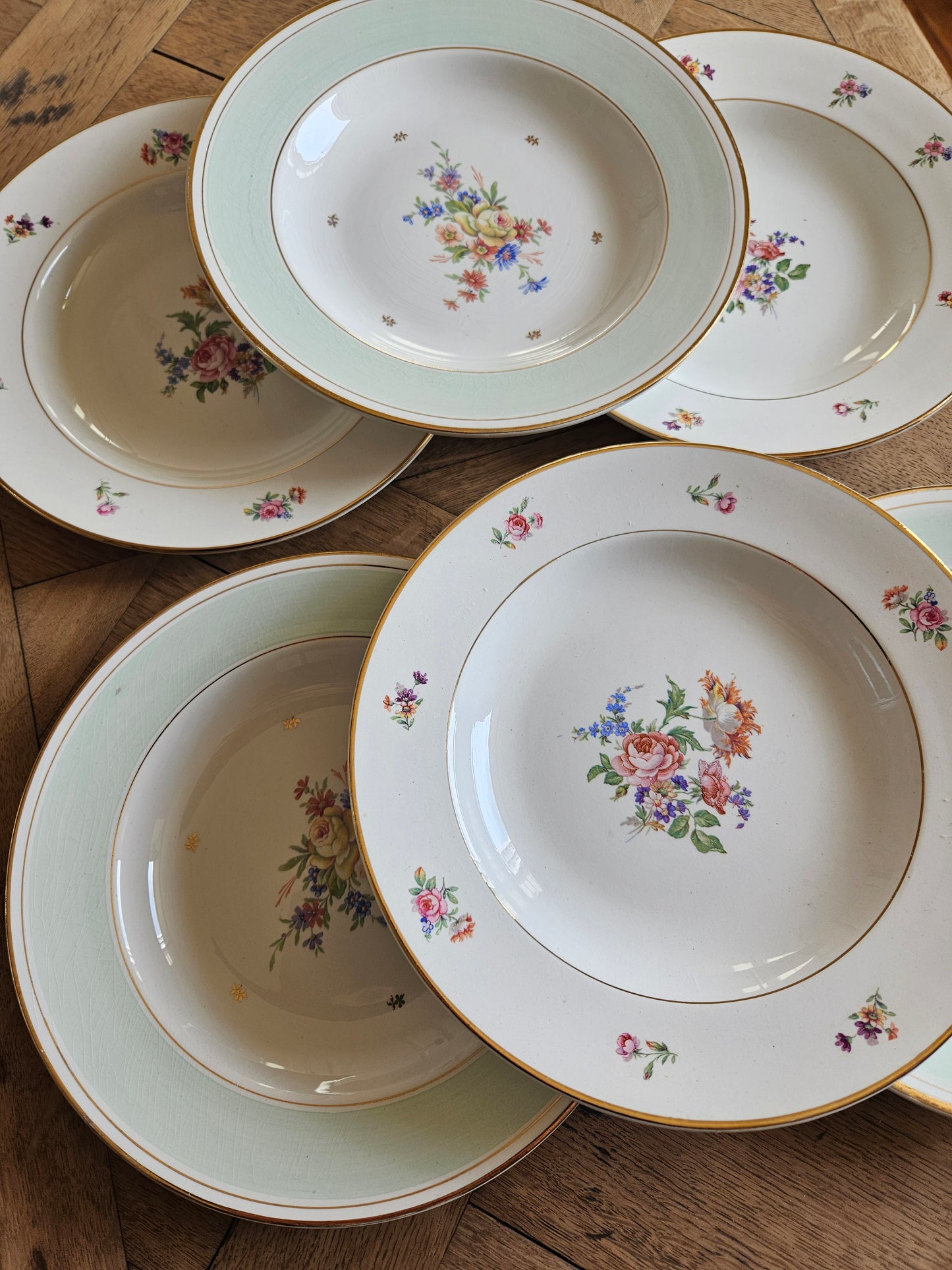 Assiettes creuses dépareillées L’Amandinoise, vert mint & fleurs