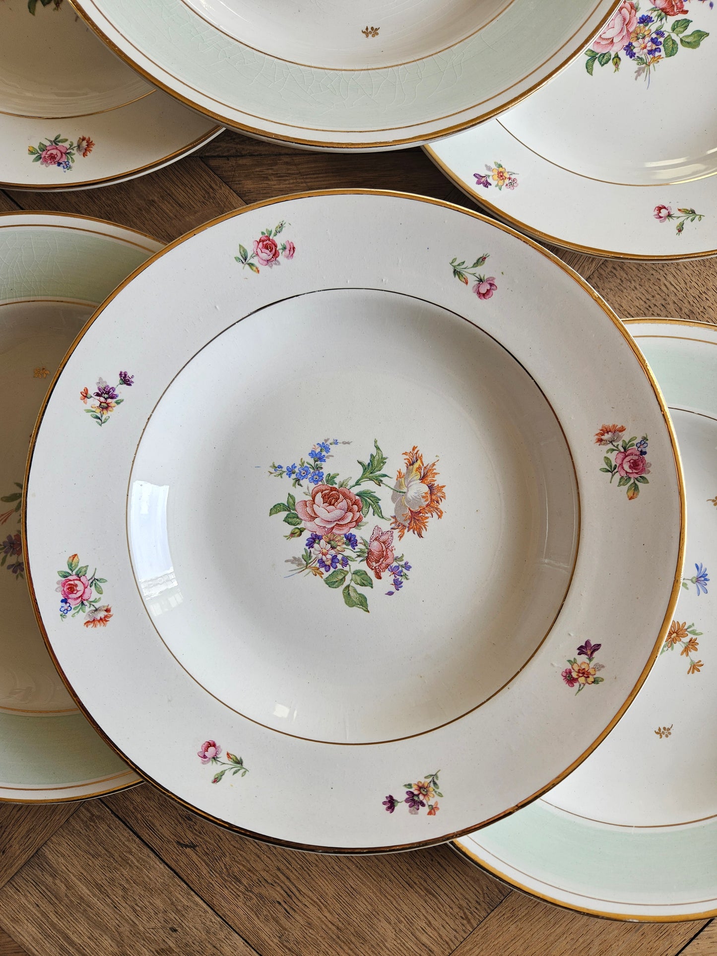 Assiettes creuses dépareillées L’Amandinoise, vert mint & fleurs
