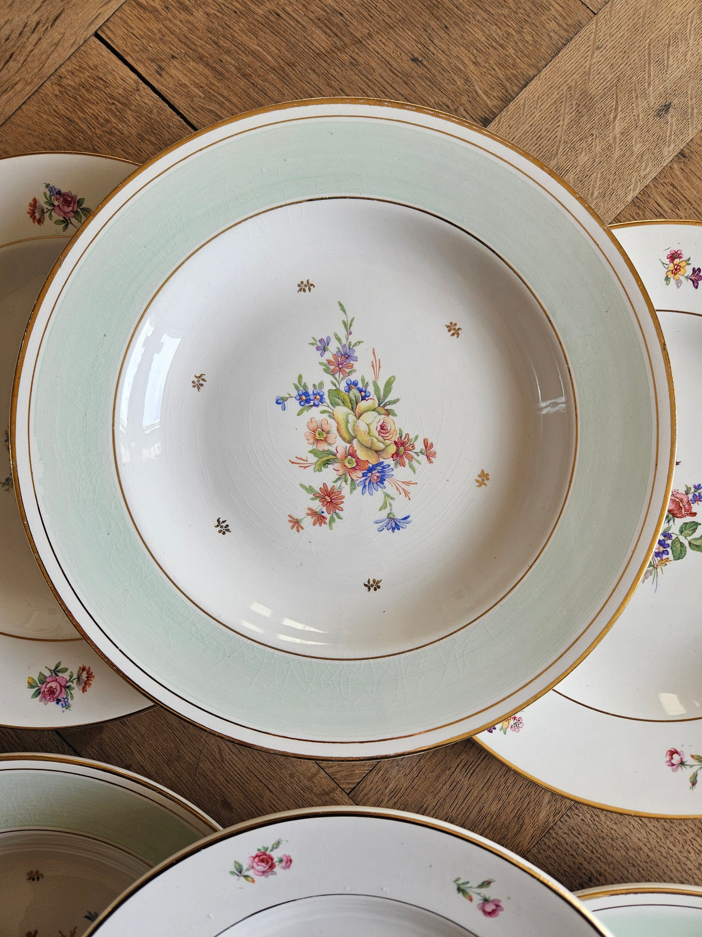 Assiettes creuses dépareillées L’Amandinoise, vert mint & fleurs