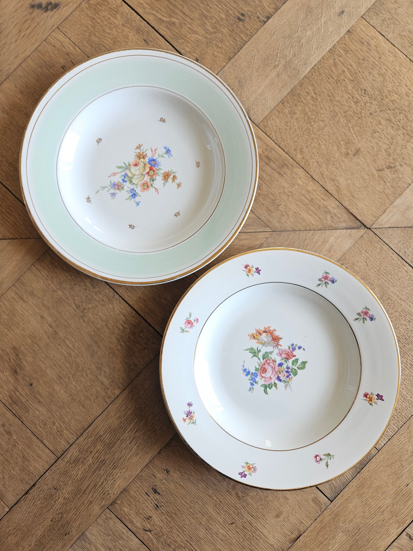 Assiettes creuses dépareillées L’Amandinoise, vert mint & fleurs