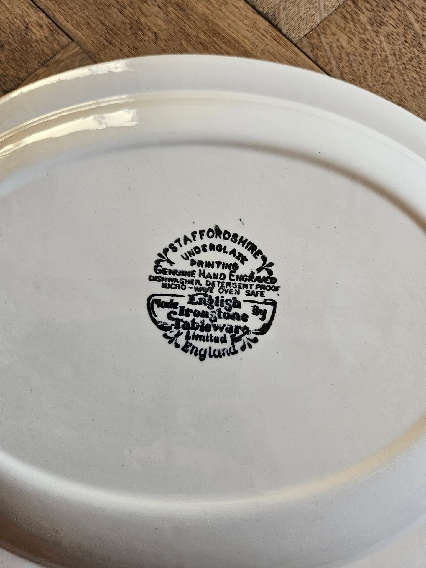 Plat ovale Old Inns Series, Staffordshire