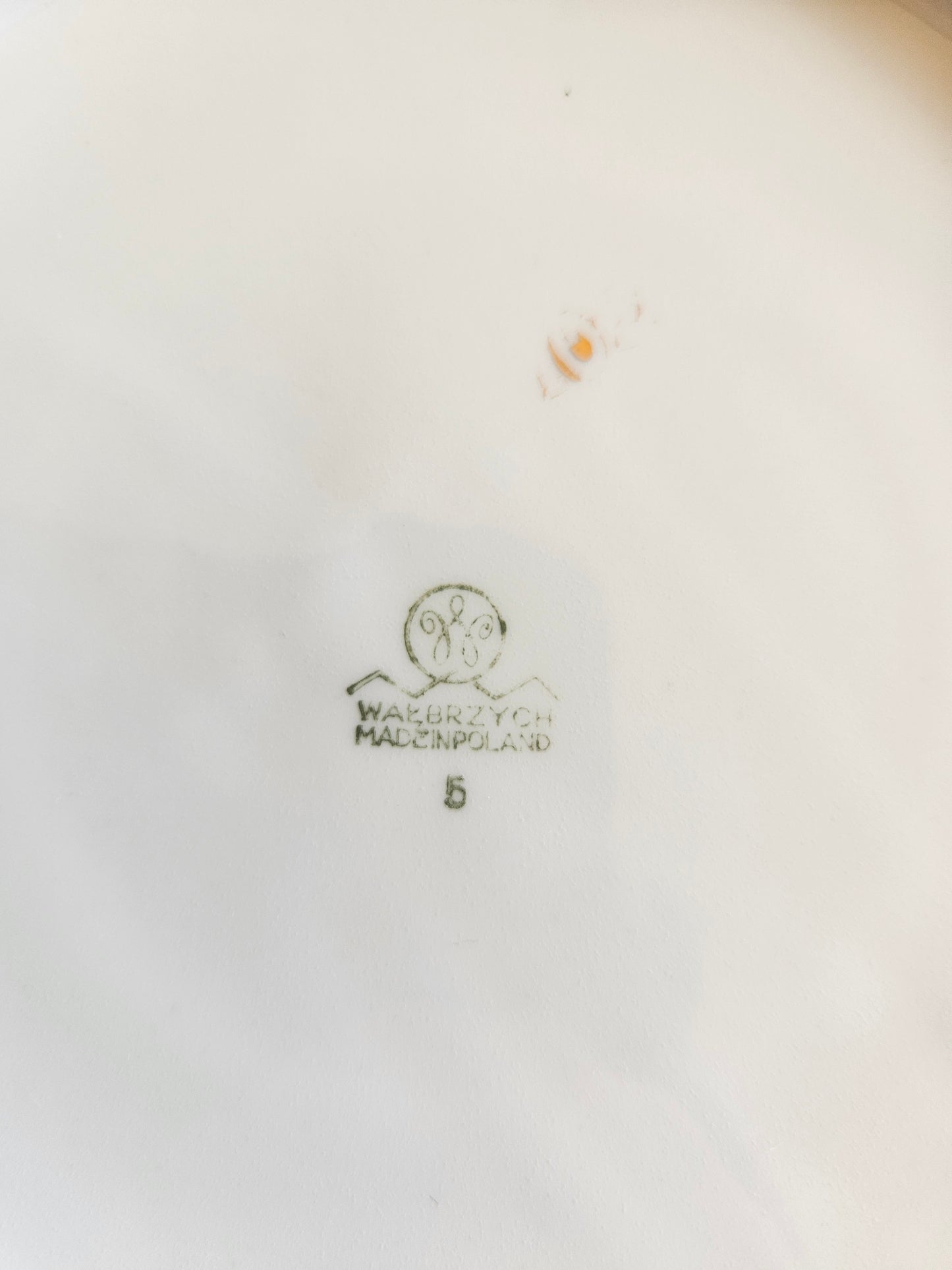 Plat creux fleuri en porcelaine