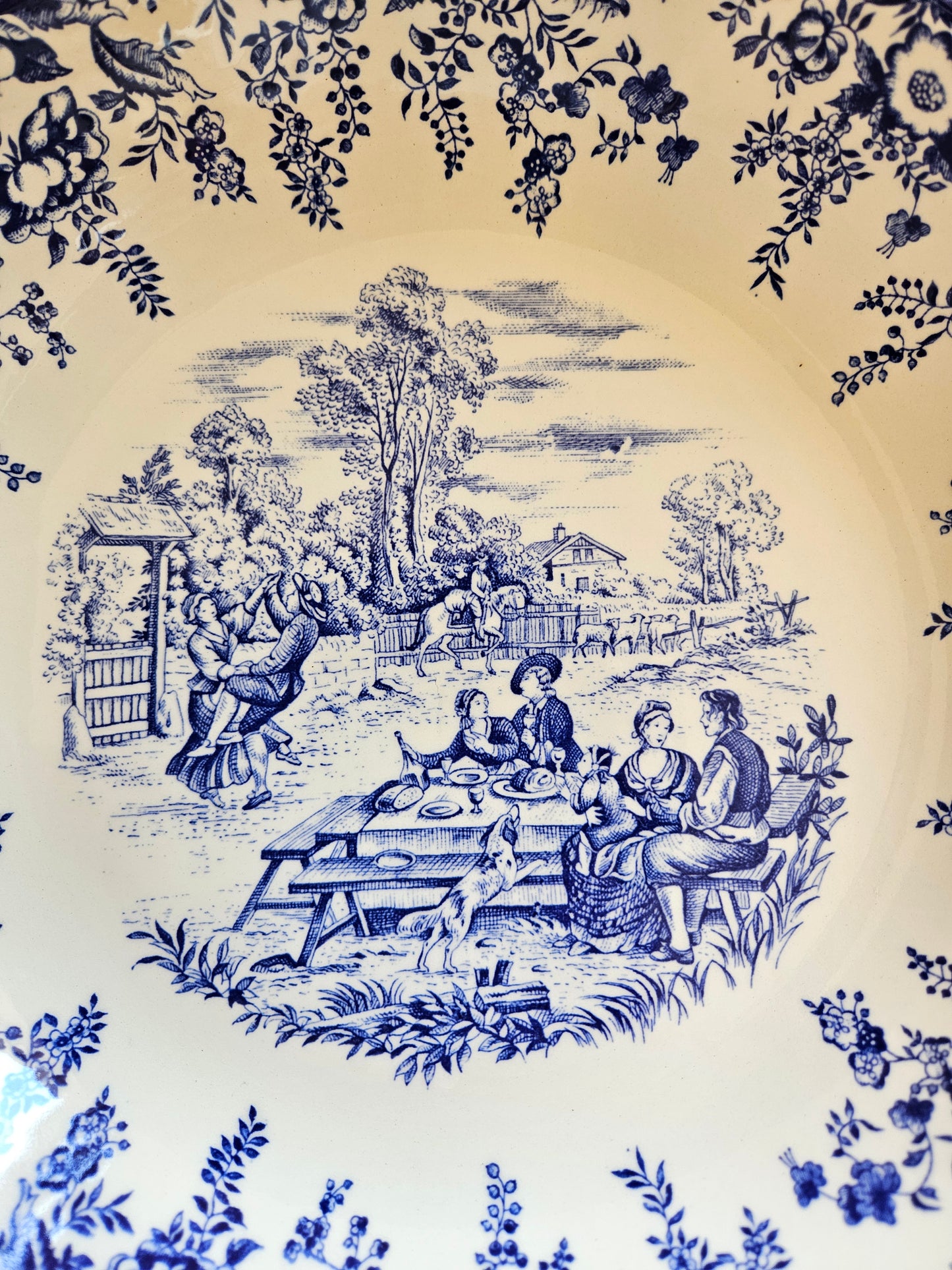 Plat creux vintage, repas champêtre