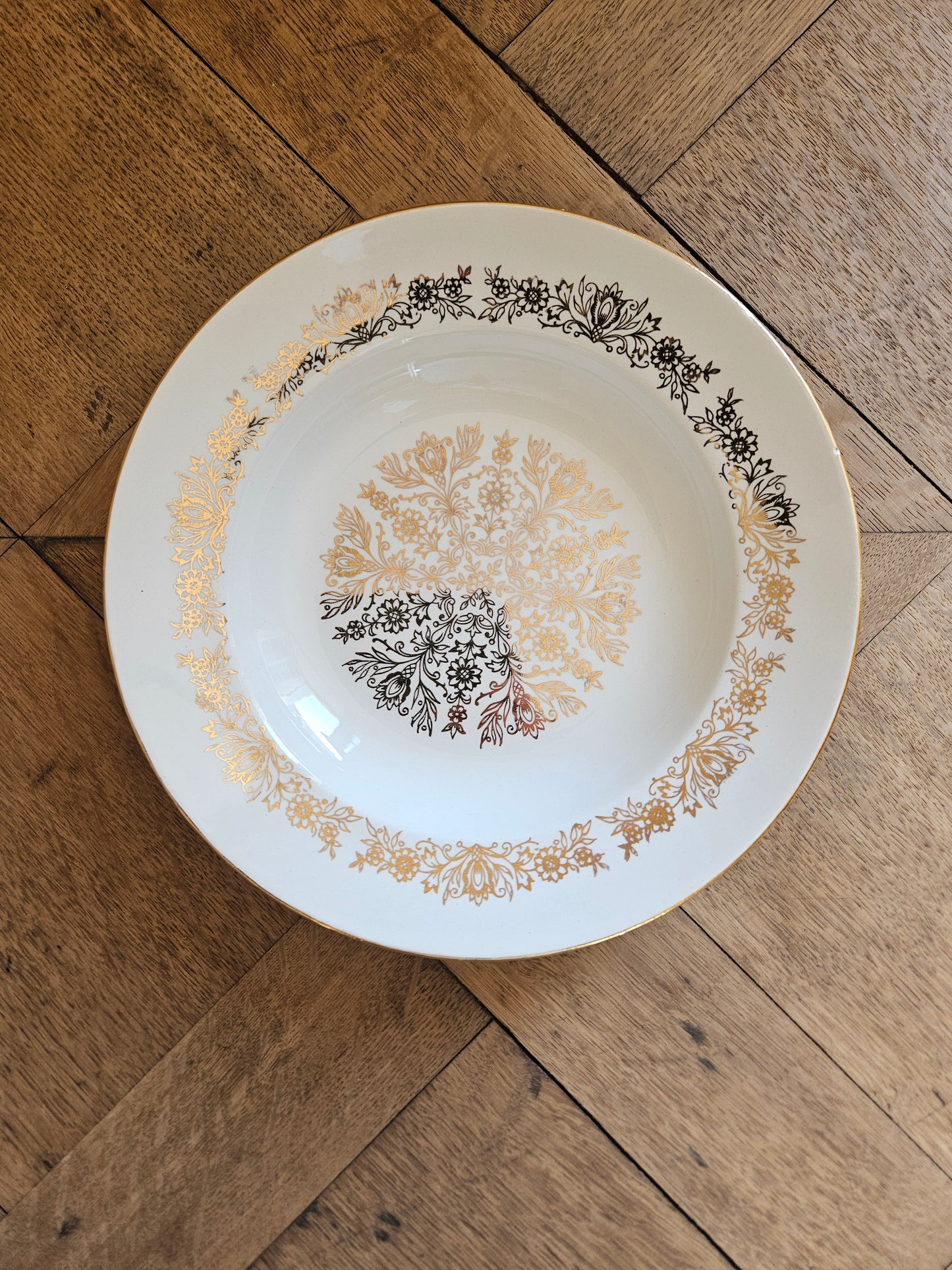 Assiettes creuses fleurs dorées "Mandala"