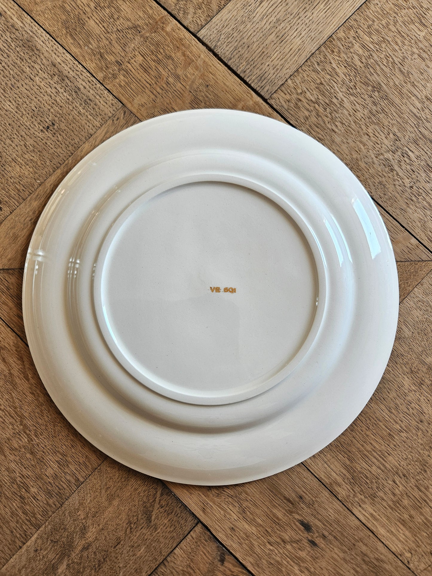 Assiettes plates fleurs dorées