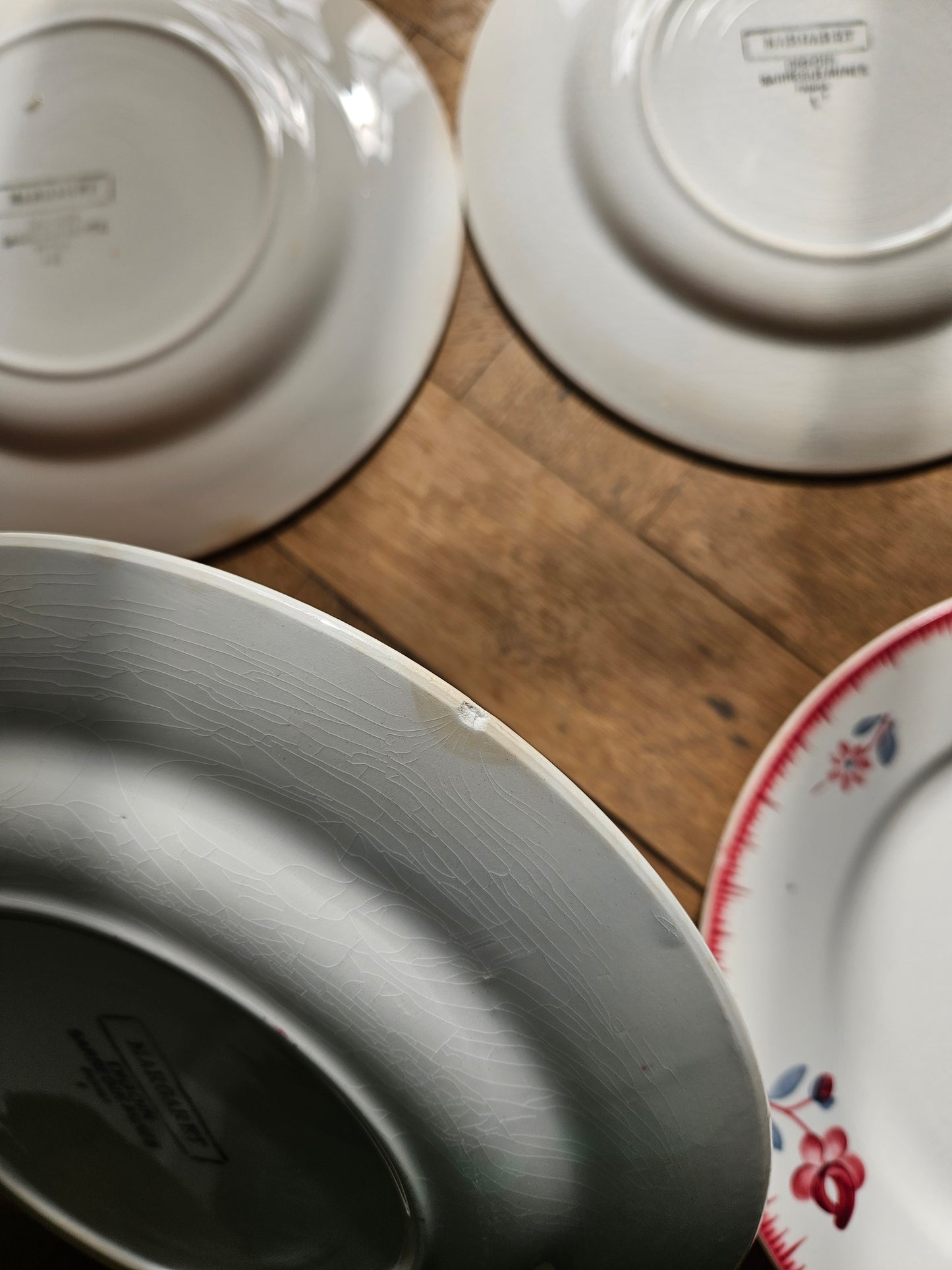 Assiettes plates rétro Digoin, Margaret