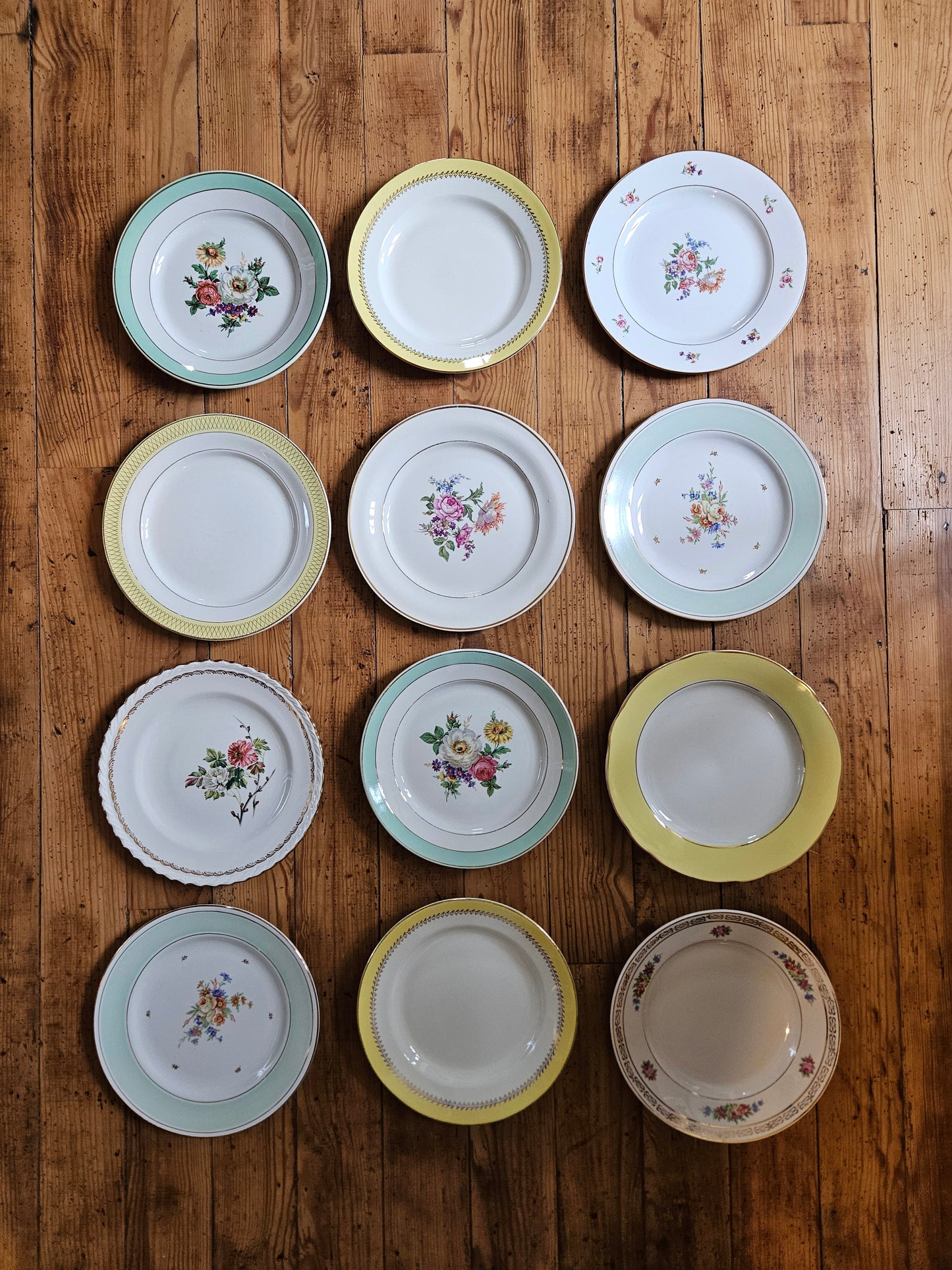 Assiettes plates dépareillées
