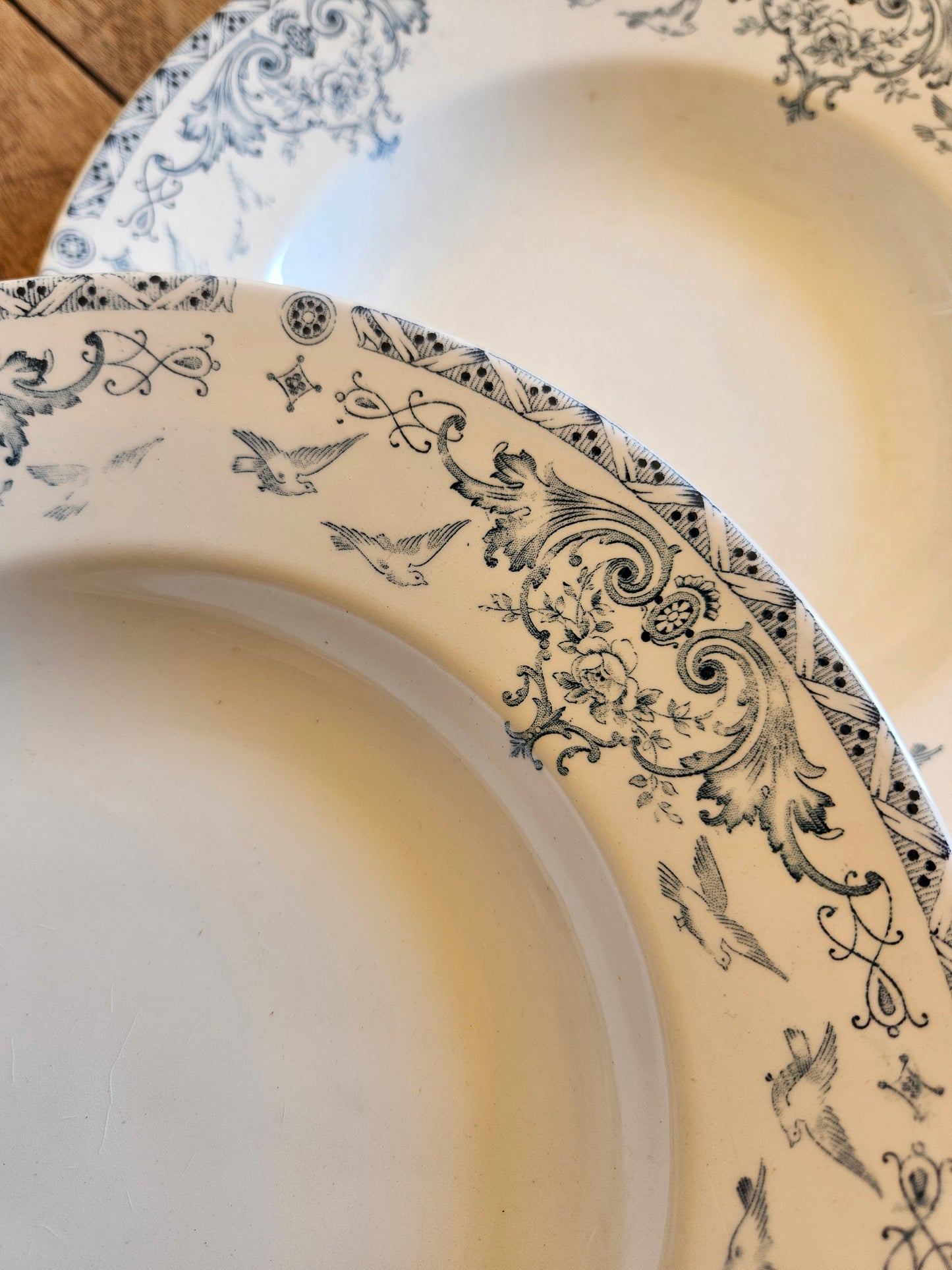 Assiettes creuses K&G Lunéville, Colombes