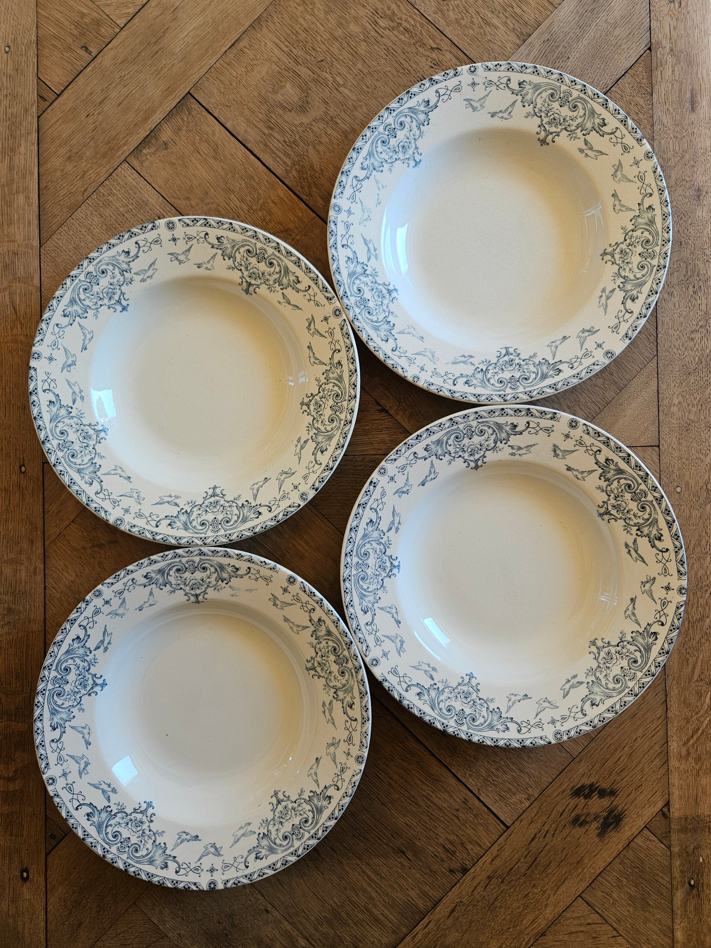 Assiettes creuses K&G Lunéville, Colombes