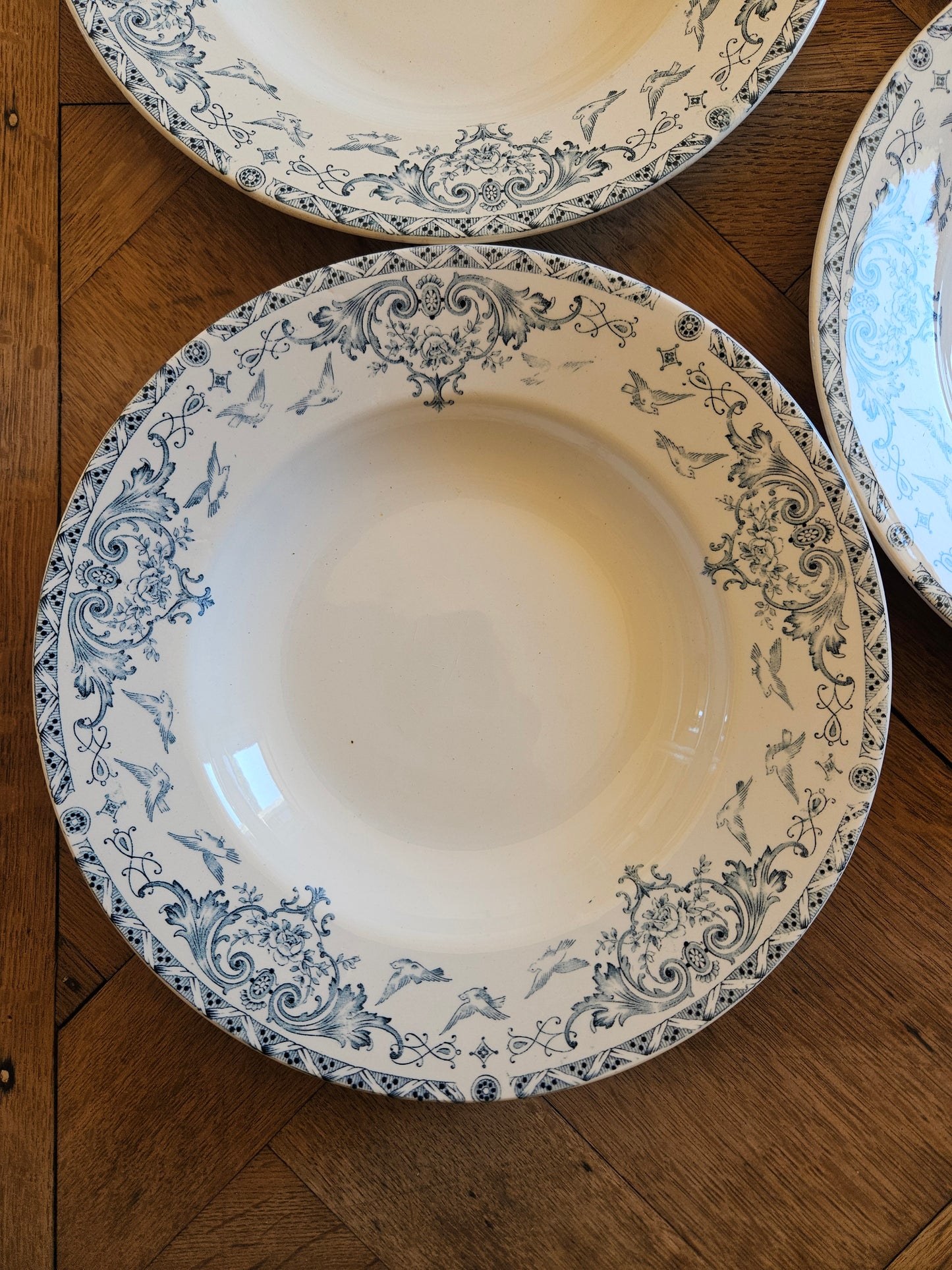Assiettes creuses K&G Lunéville, Colombes