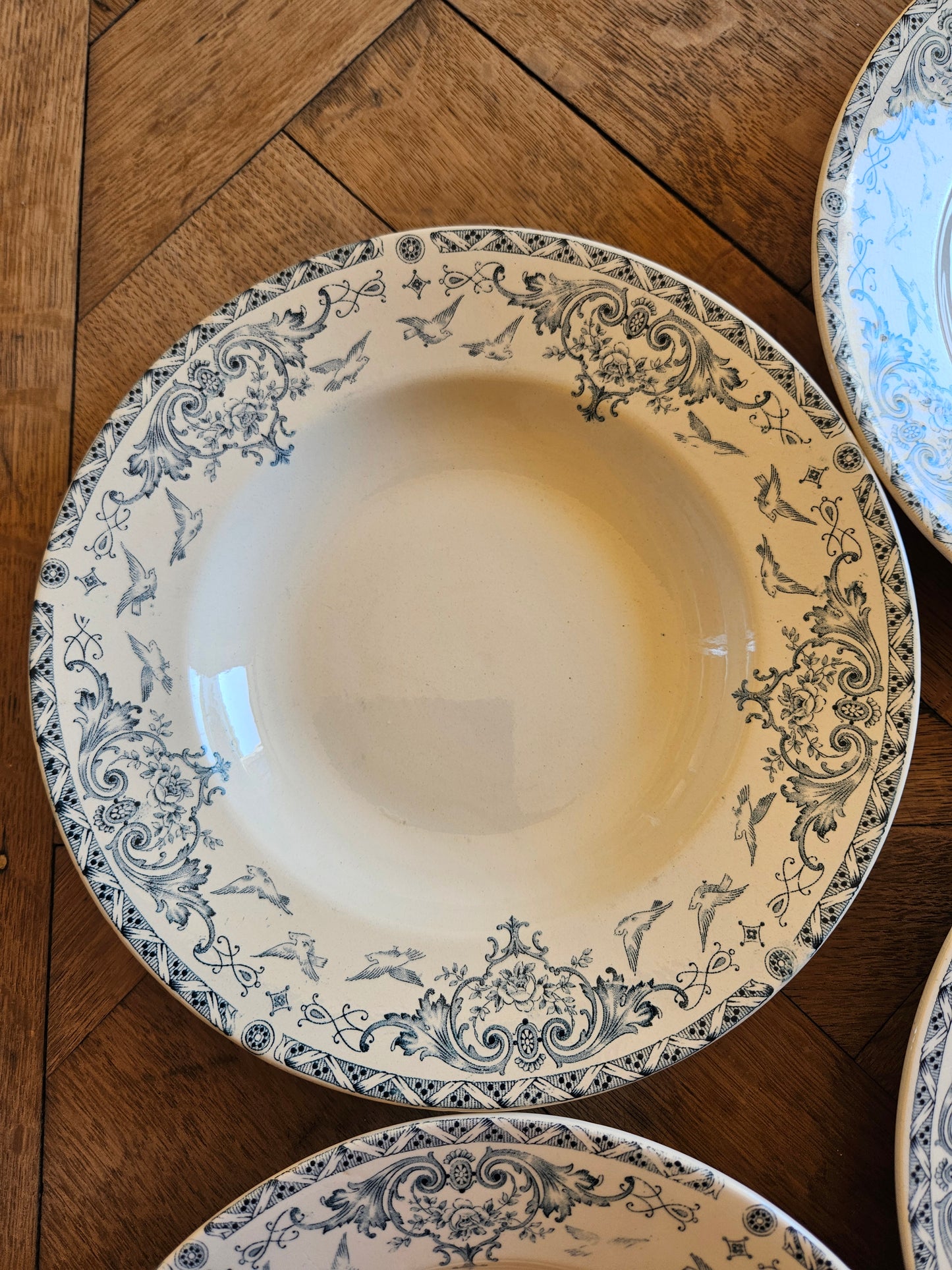Assiettes creuses K&G Lunéville, Colombes