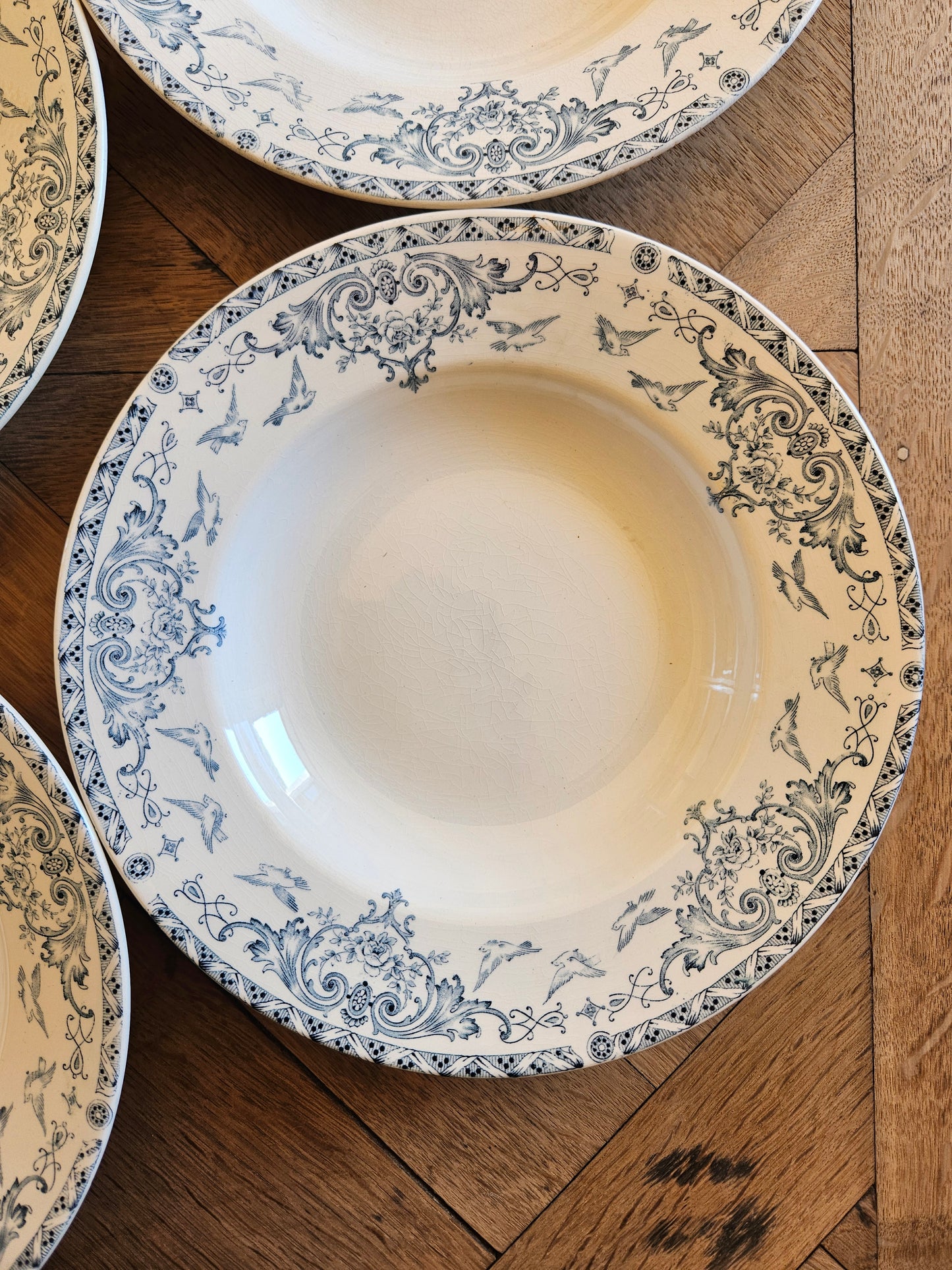 Assiettes creuses K&G Lunéville, Colombes