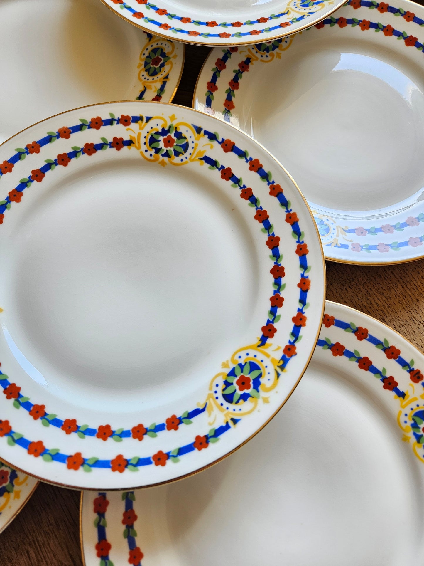 Service à dessert multicolore en porcelaine