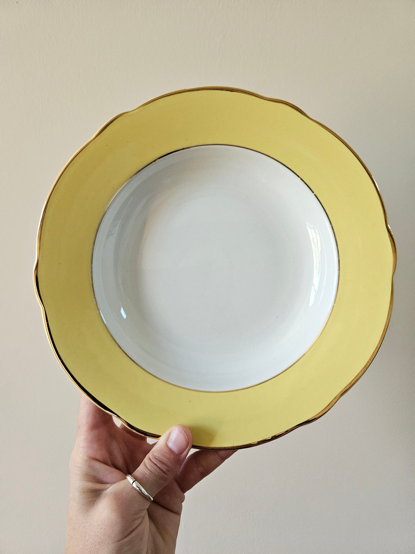 Assiettes creuses K&G Lunéville, Jonquille