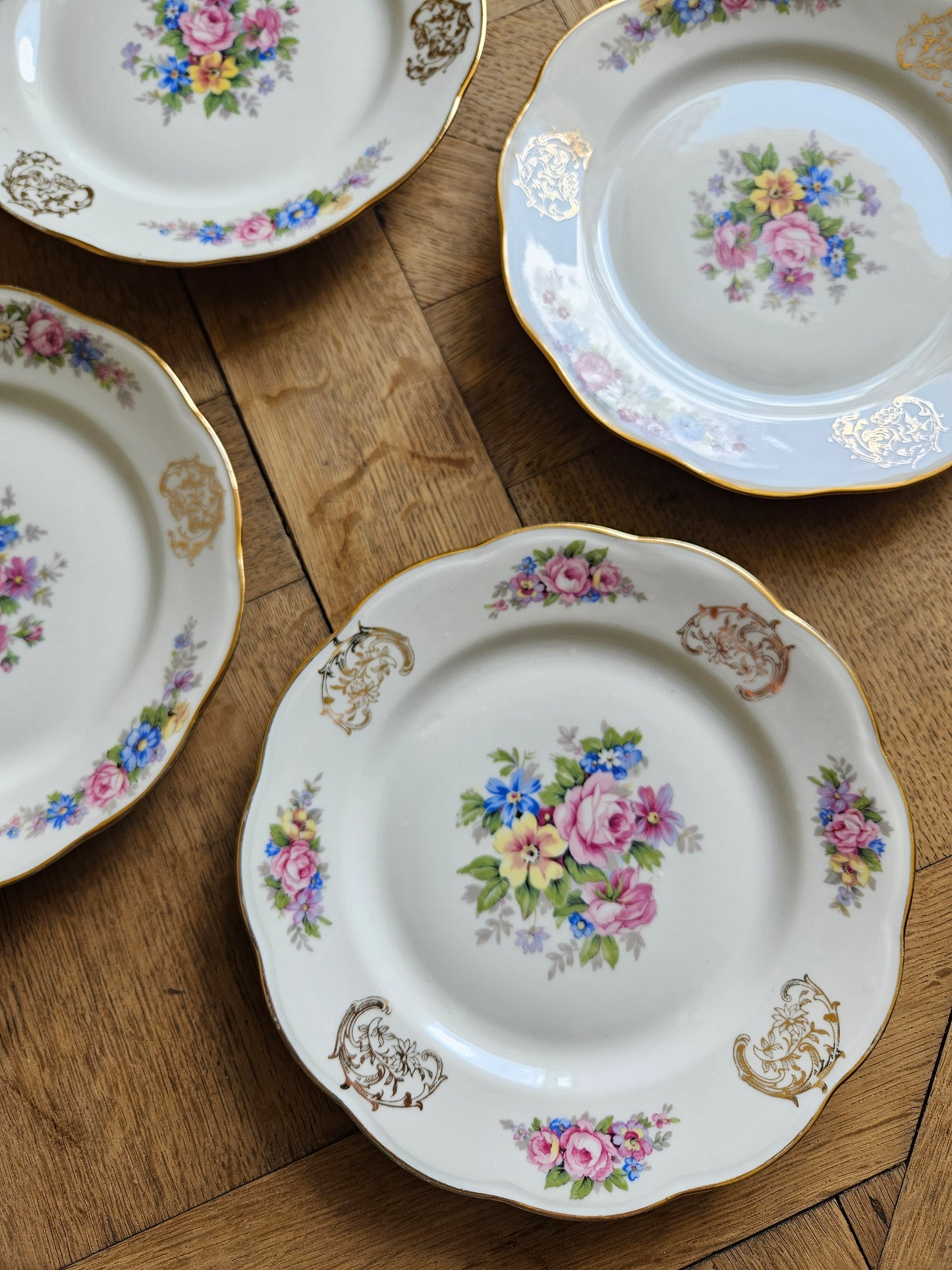 Assiettes à dessert anciennes porcelaine S.F.P Foëcy