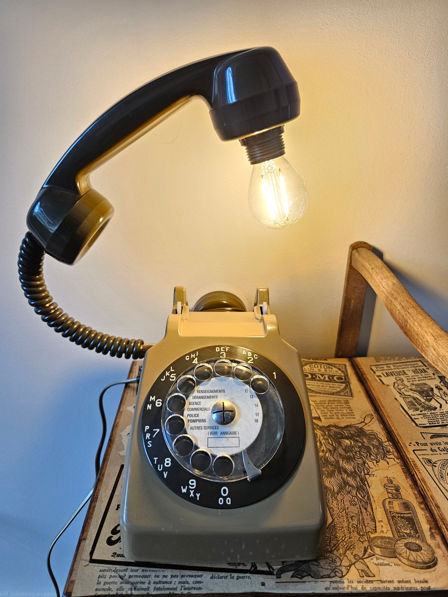 Lampe vintage BakéLight, kakie