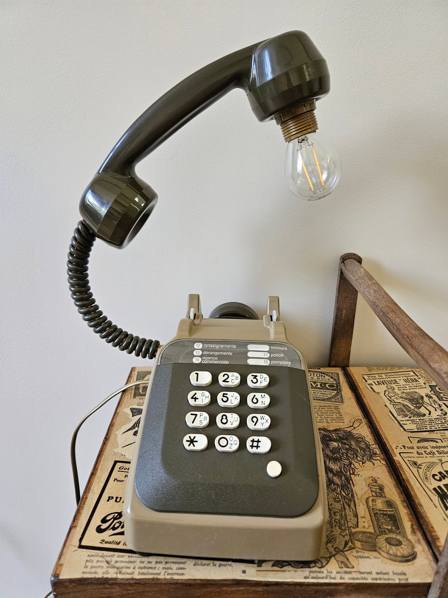 Lampe vintage BakéLight, kakie