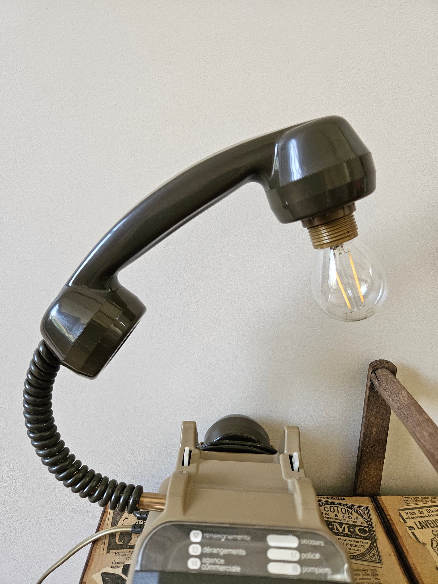 Lampe vintage BakéLight, kakie