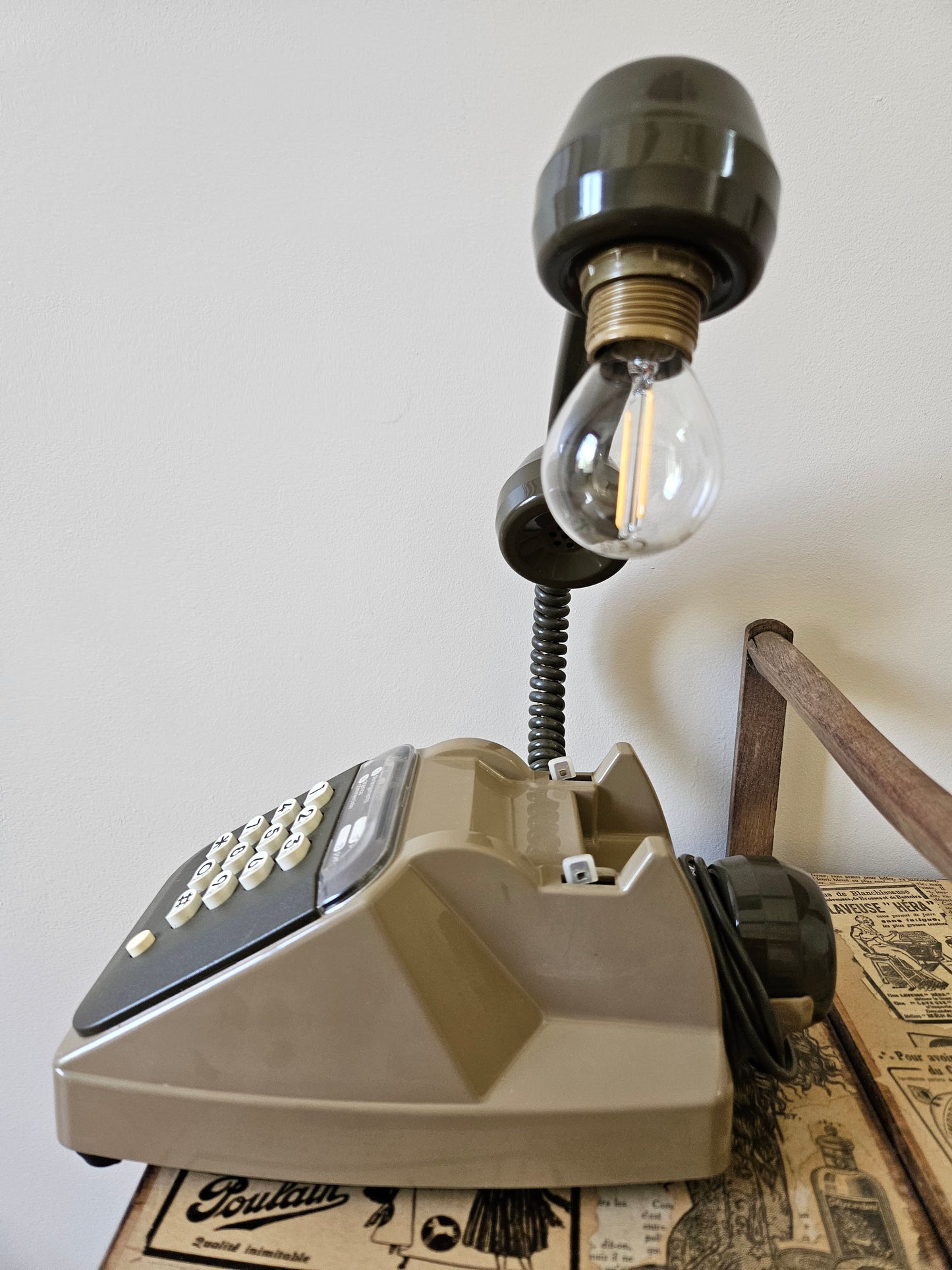 Lampe vintage BakéLight, kakie
