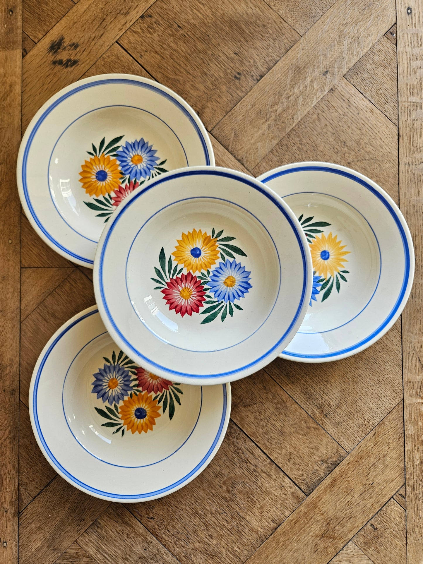 Assiettes creuses vintage fleuries