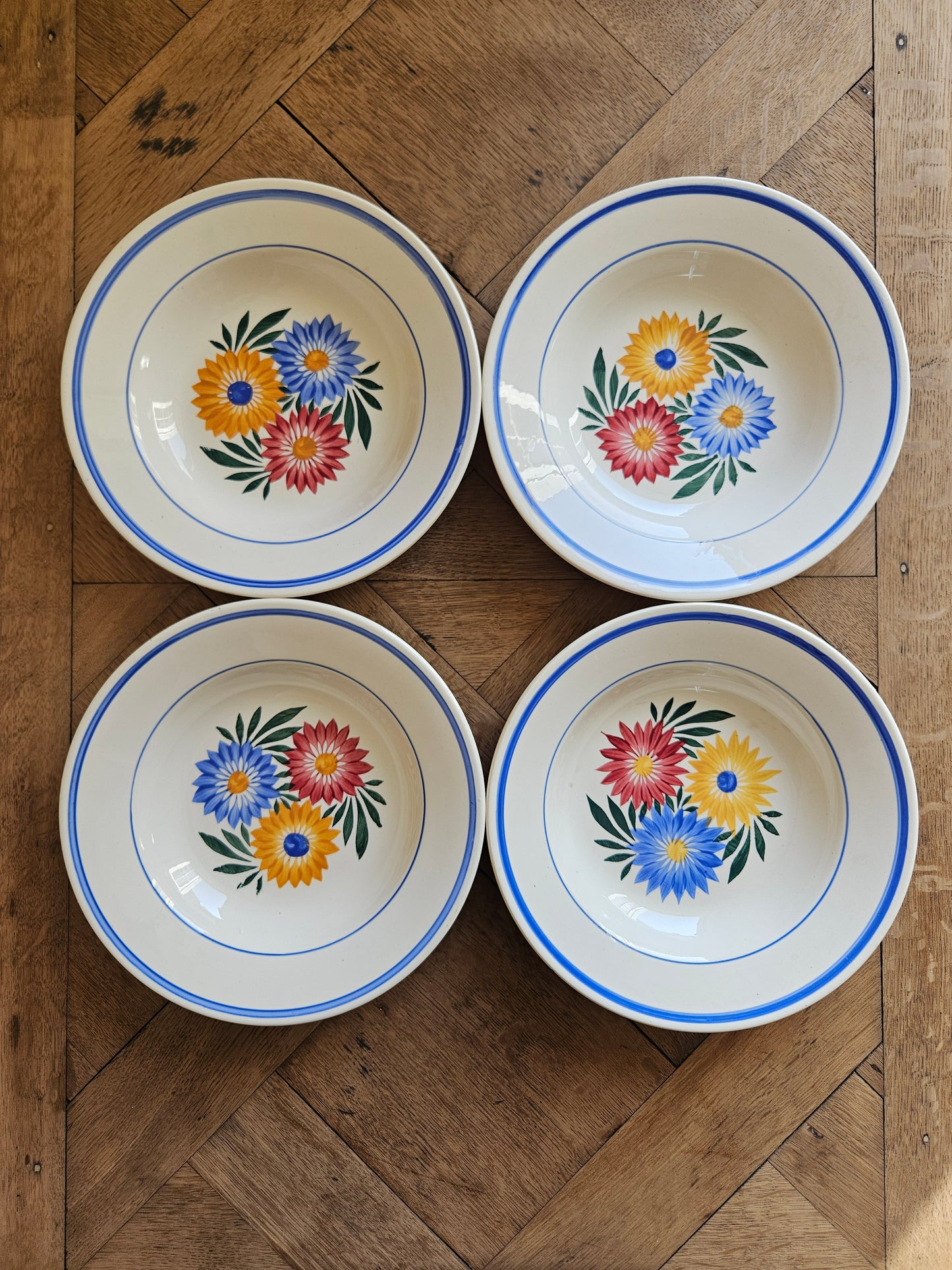 Assiettes creuses vintage fleuries