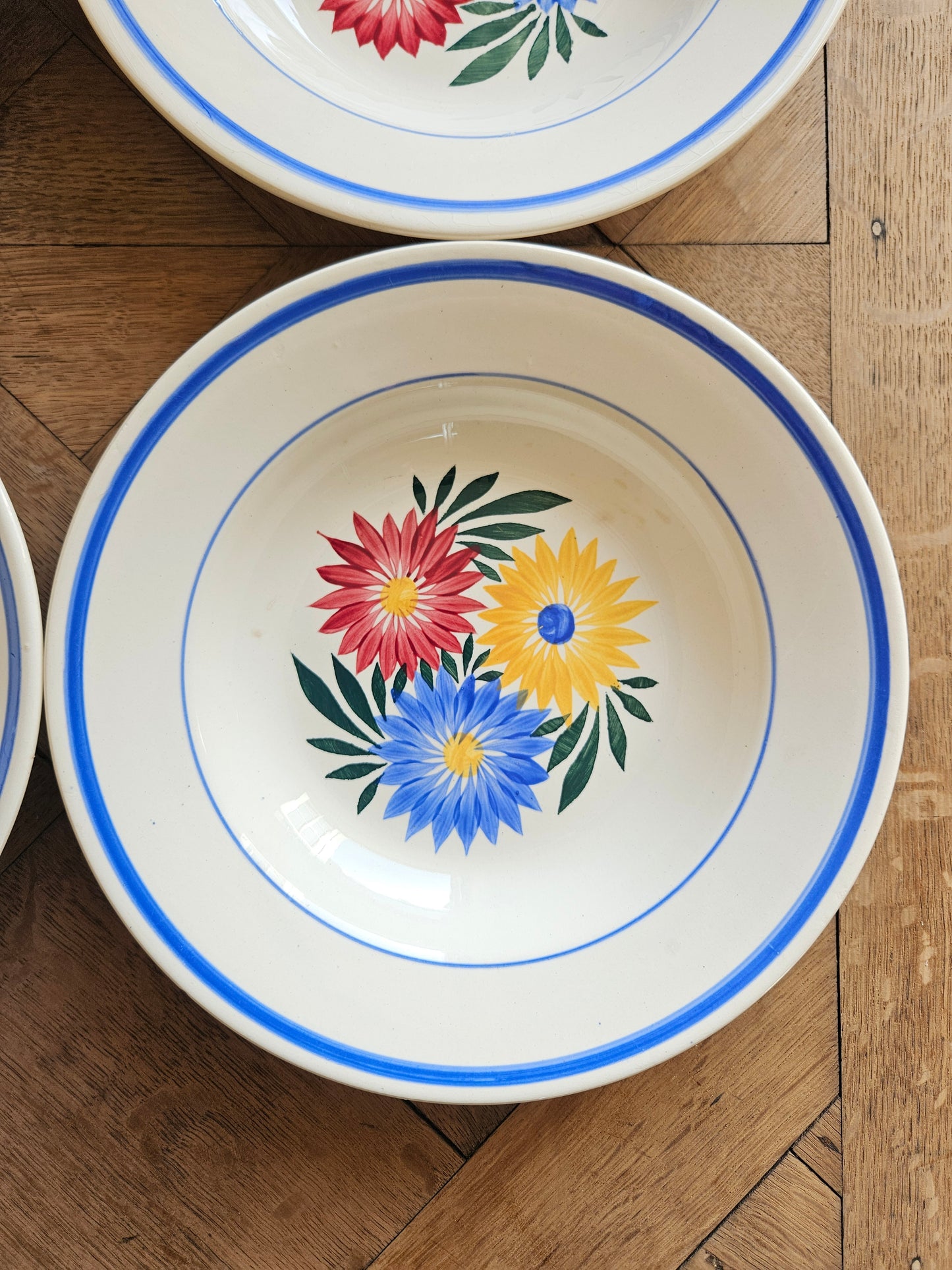 Assiettes creuses vintage fleuries