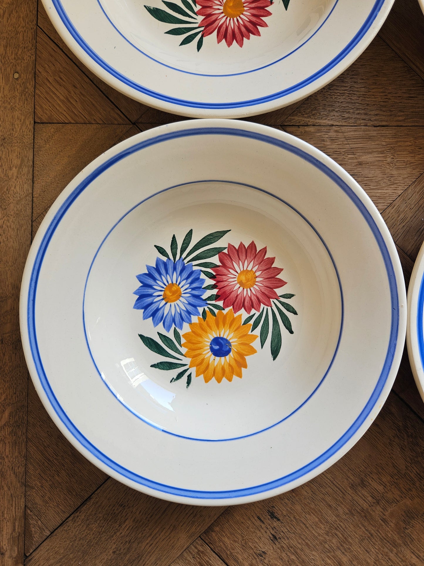 Assiettes creuses vintage fleuries